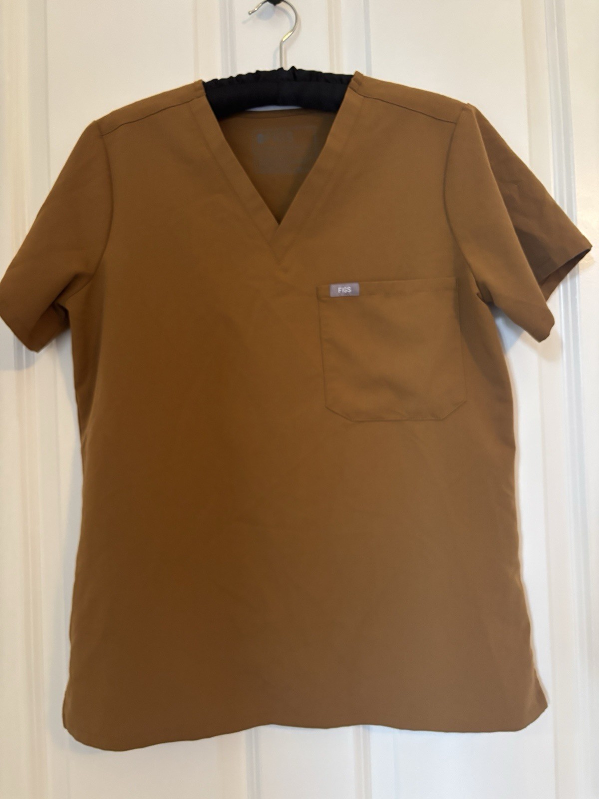 FIGS Women’s V Neck Catarina One Pocket Scrub Top. Size S, Color: Earth 1000211