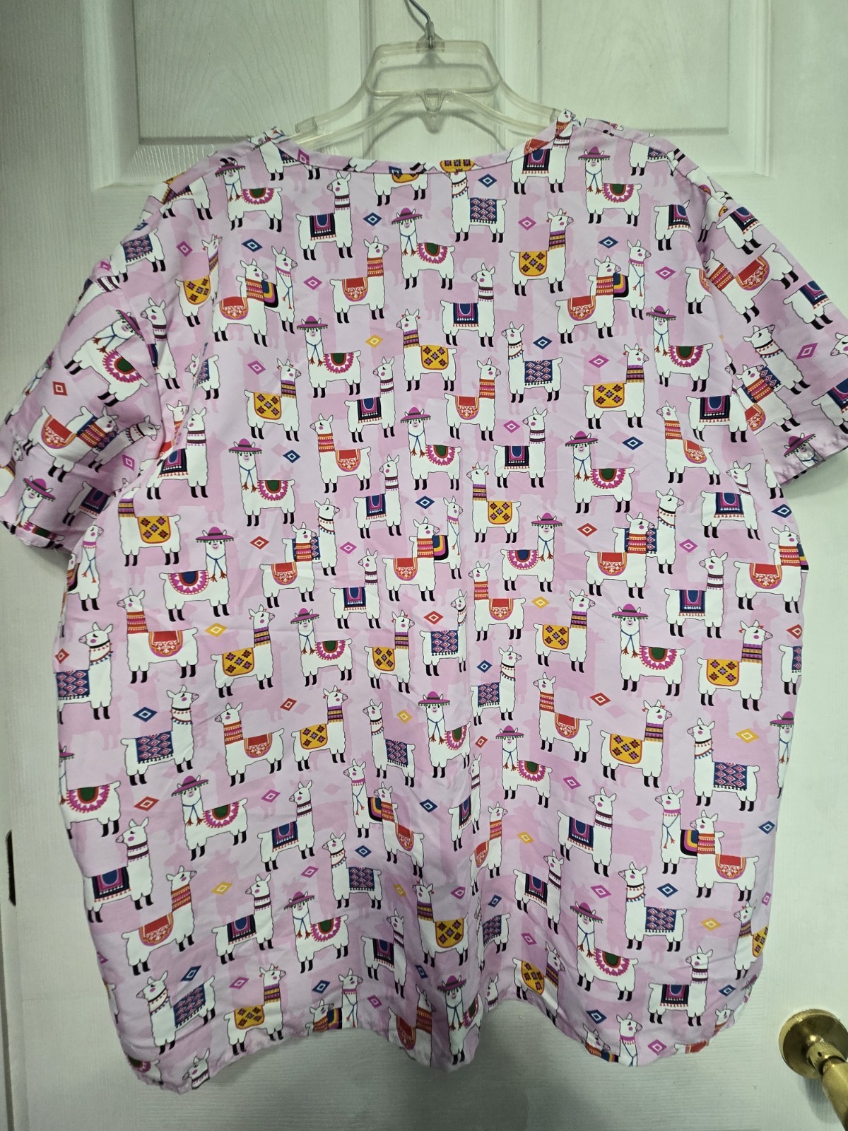 Divine Curves Scrub Top size 2X-Pink/pastel Llamas V-Neck-Chest 27.5″/L 29″