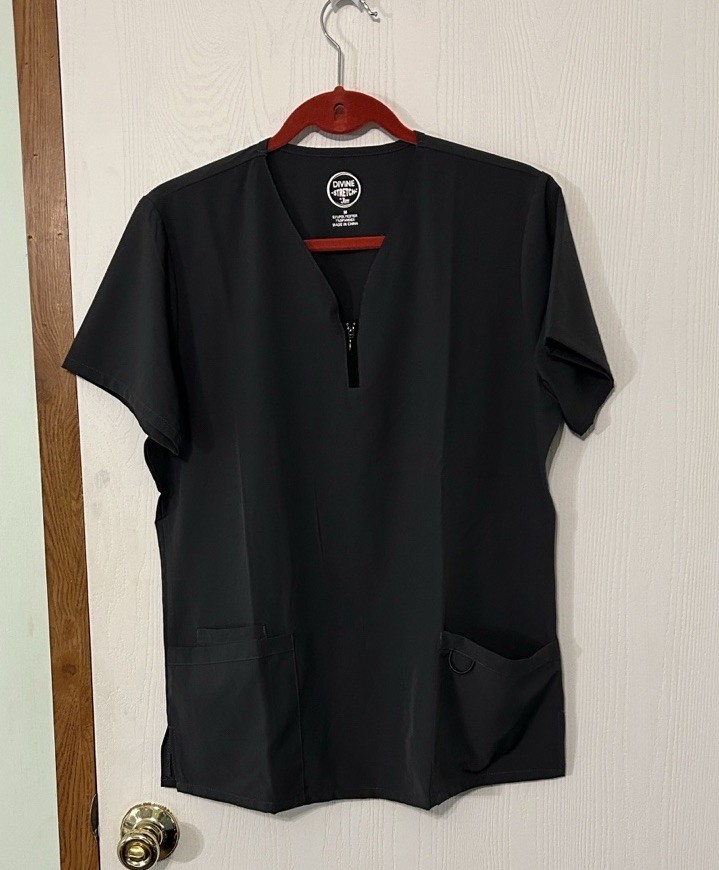 Divine Stretch by JDM Women’s Scrub Top Dark Grey Size Medium V-Neck Zipper