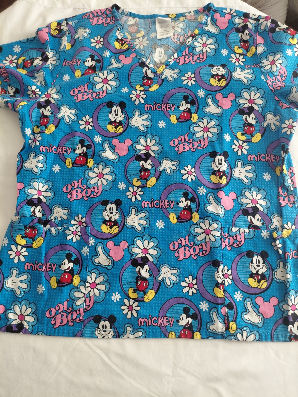 DISNEY “MICKEY MOUSE, OH BOY” Preown MULTICOLOR SCRUB TOP WOMEN SIZE L Preown