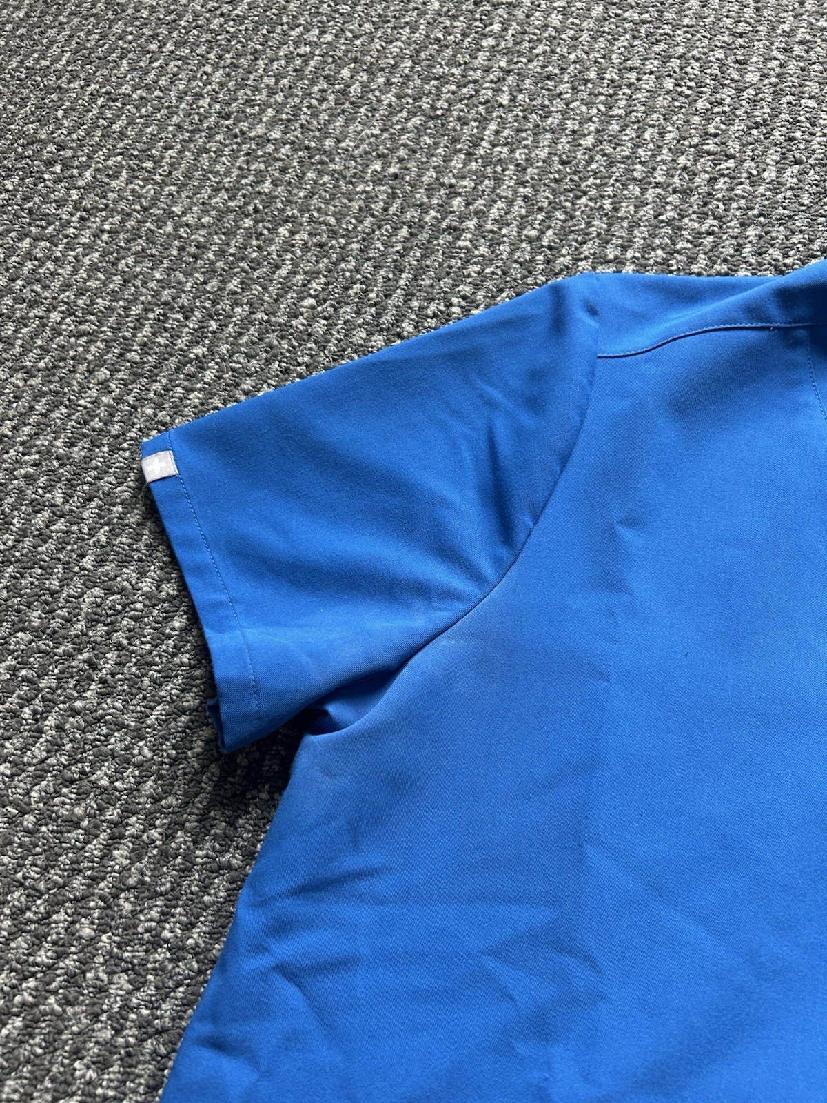 FIGS Women’s Royal Blue Catarina One Pocket Scrub Top Shirt Size Medium