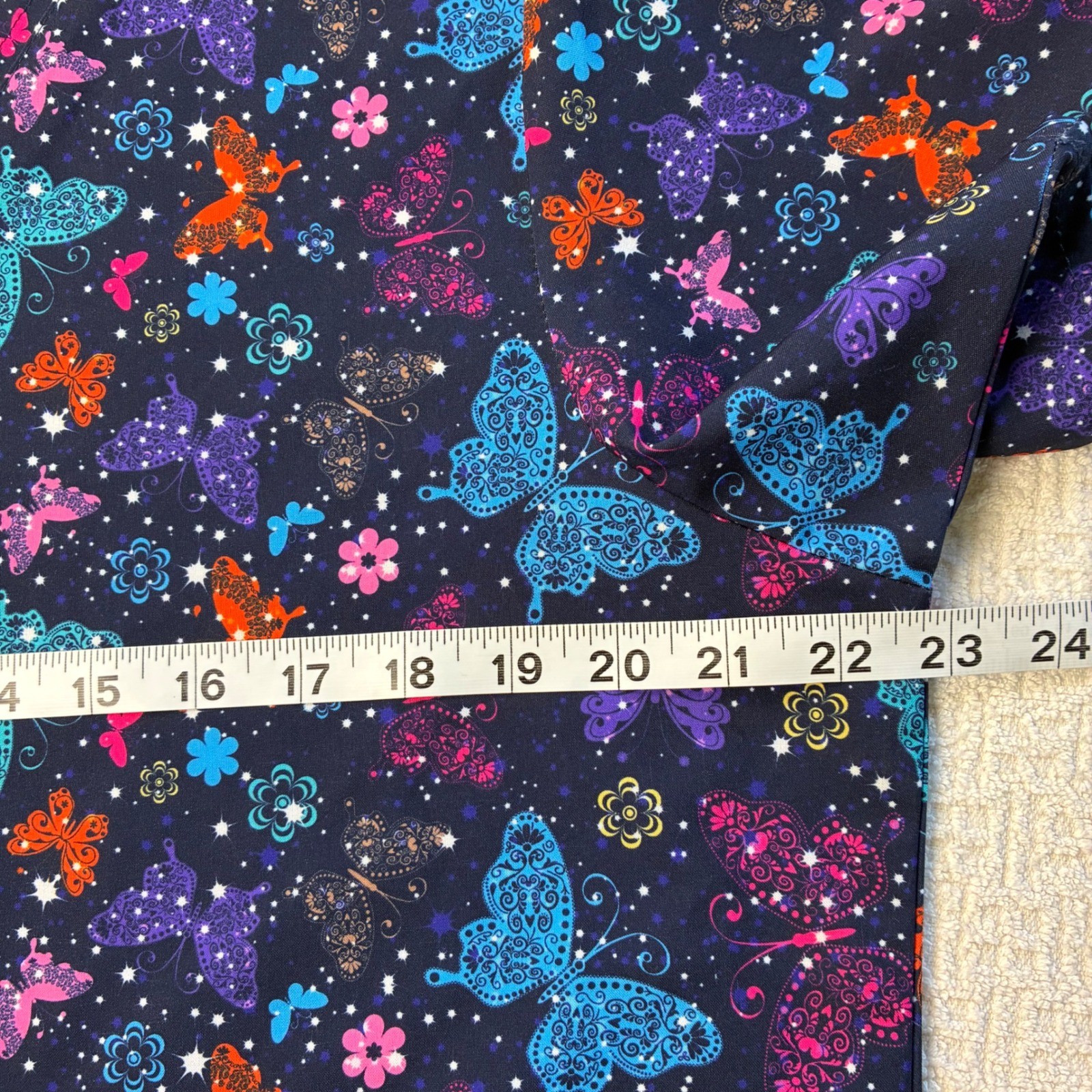 Revel Premium Stretch Butterfly Print Scrub Top Womens XL Navy V-Neck Medical