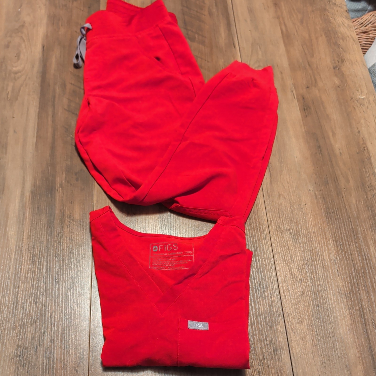 FIGS Technical Collection Scrub Set XXS RED Top & Jogger Pants
