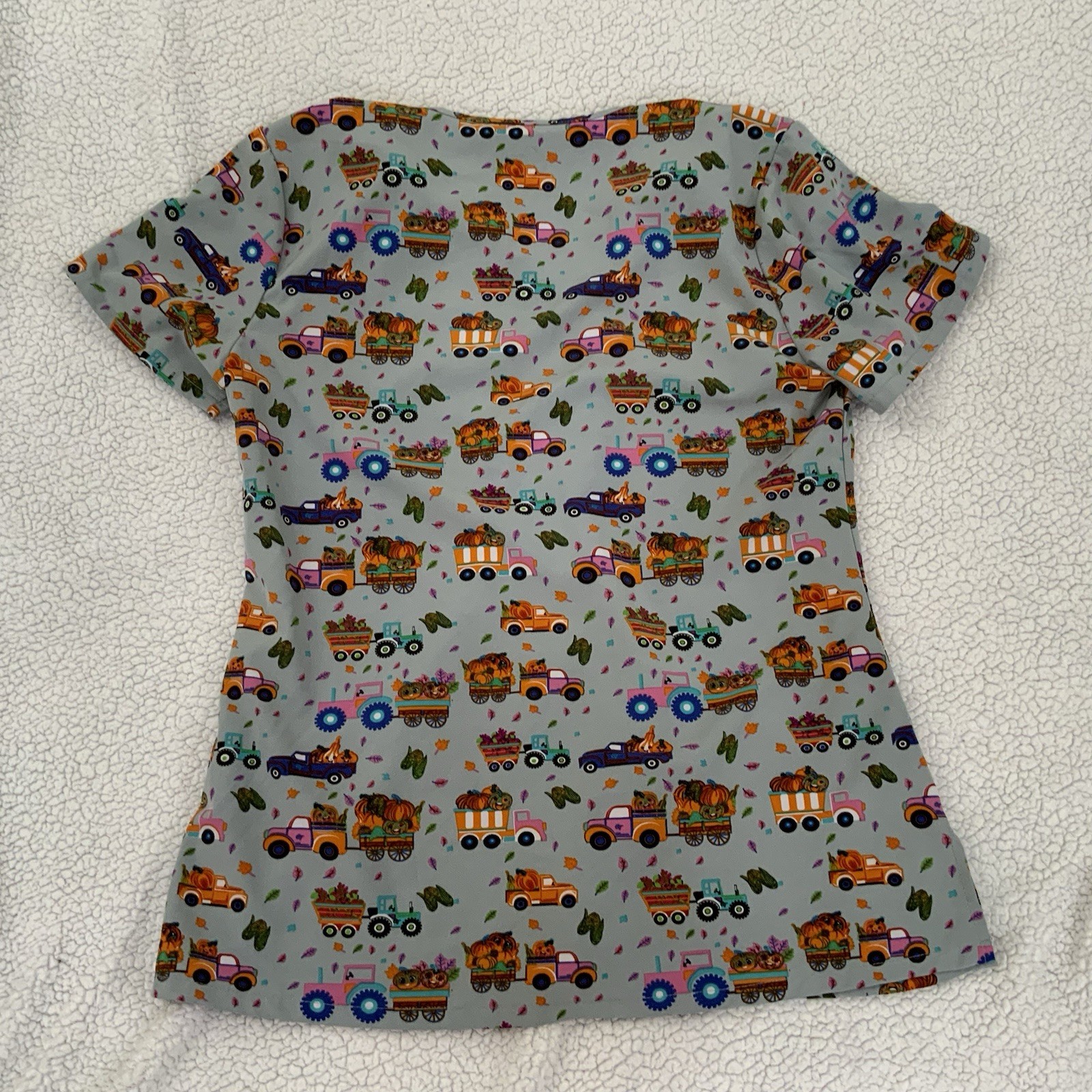 GT Performance Scrub Top Women Med Fall Pumpkins Trucks Leaves Style 5L50-1788GR