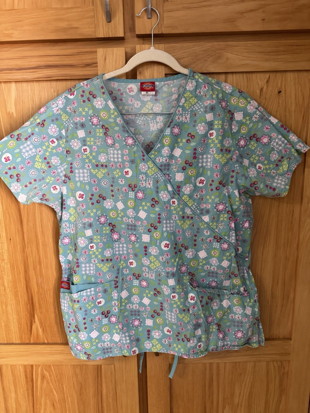 Dickies Scrubs Floral Top Shirt With Two Front Pockets Women’s Lg