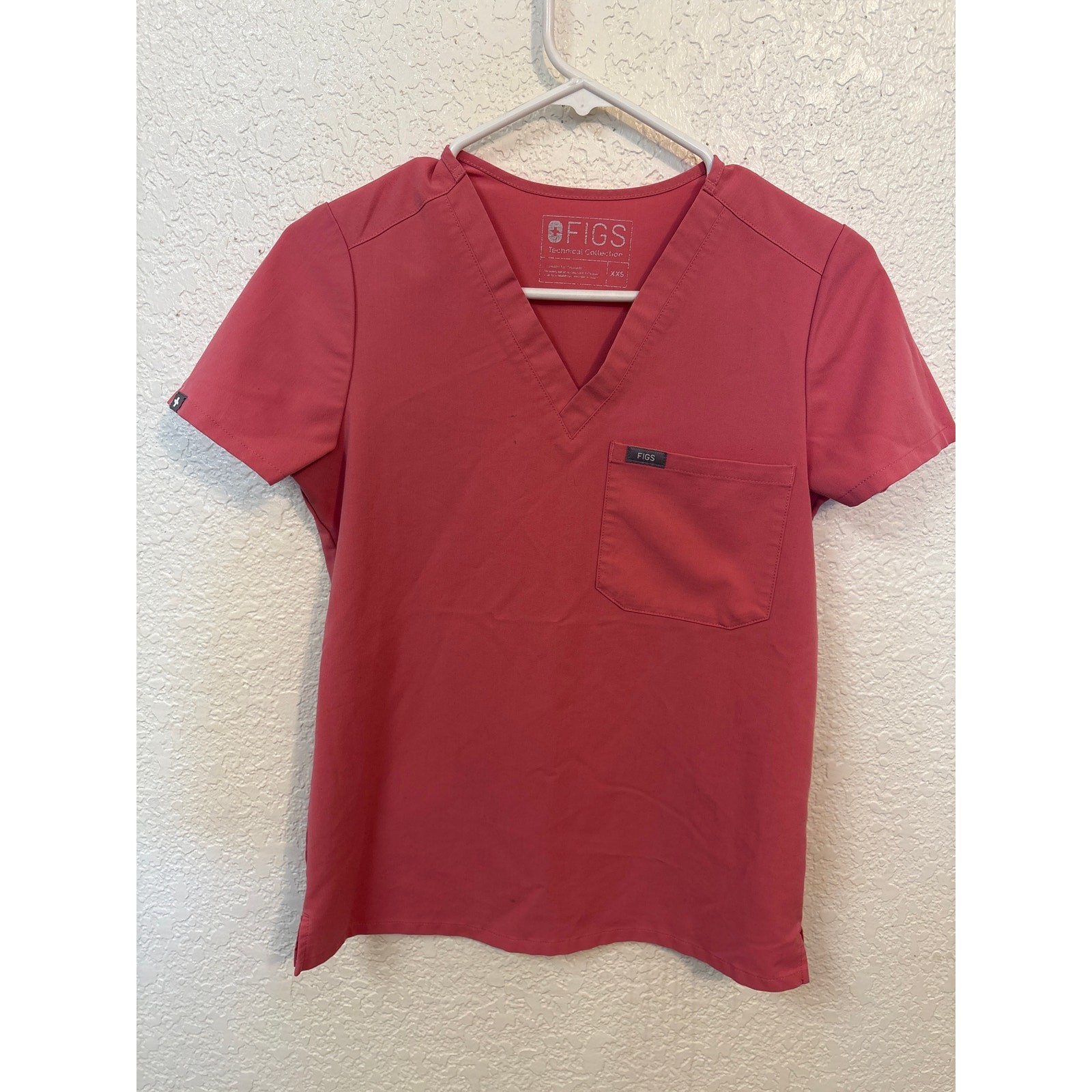 FIGS Pink Catarina One-Pocket Scrub Top – Size XXS