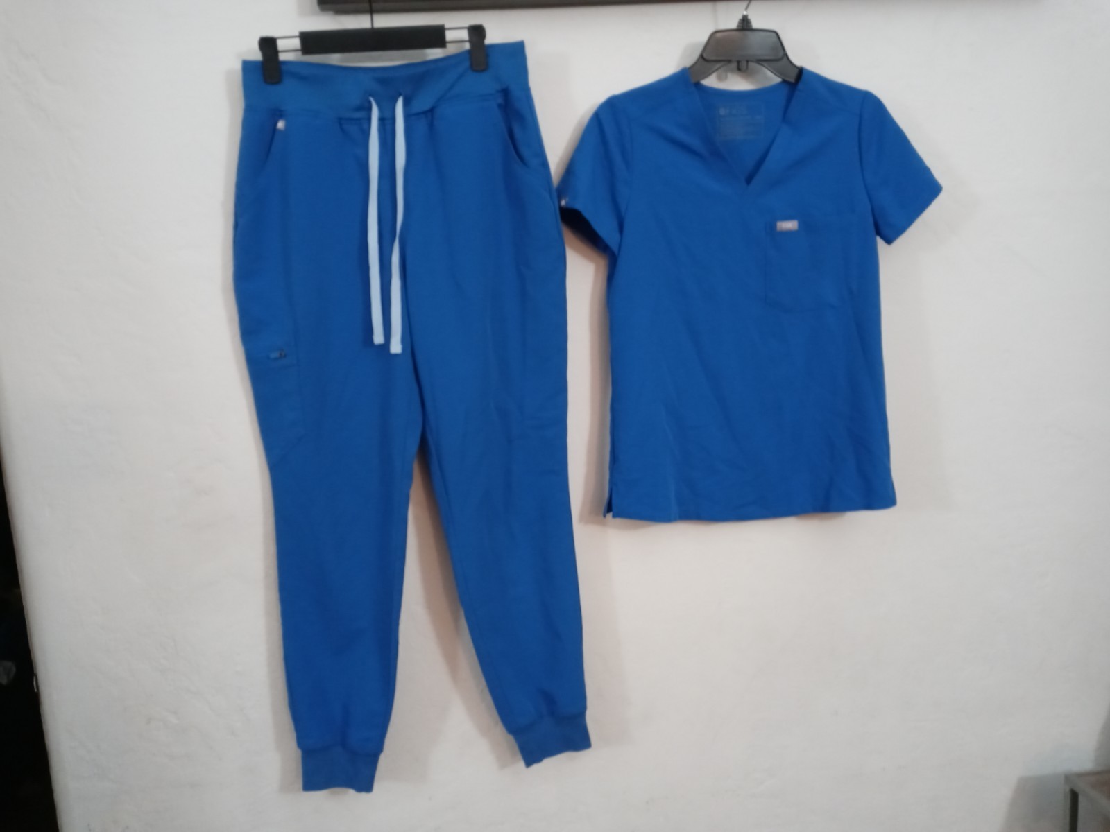 FIGS scrub Set Catarina One Pocket Top Size XXS & Zamora High Waist Joggers Sz M