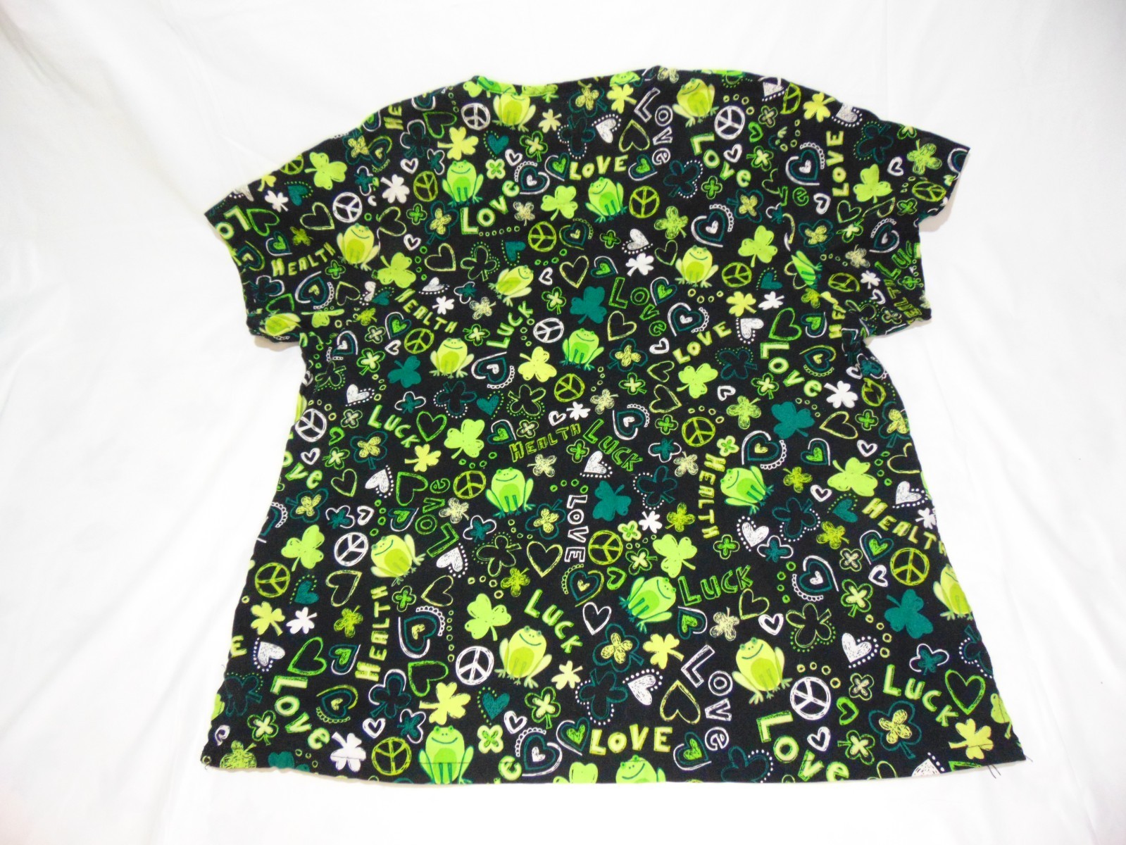 Impulse by Scrub works clovers frogs love hearts health Scrub Top Size Large