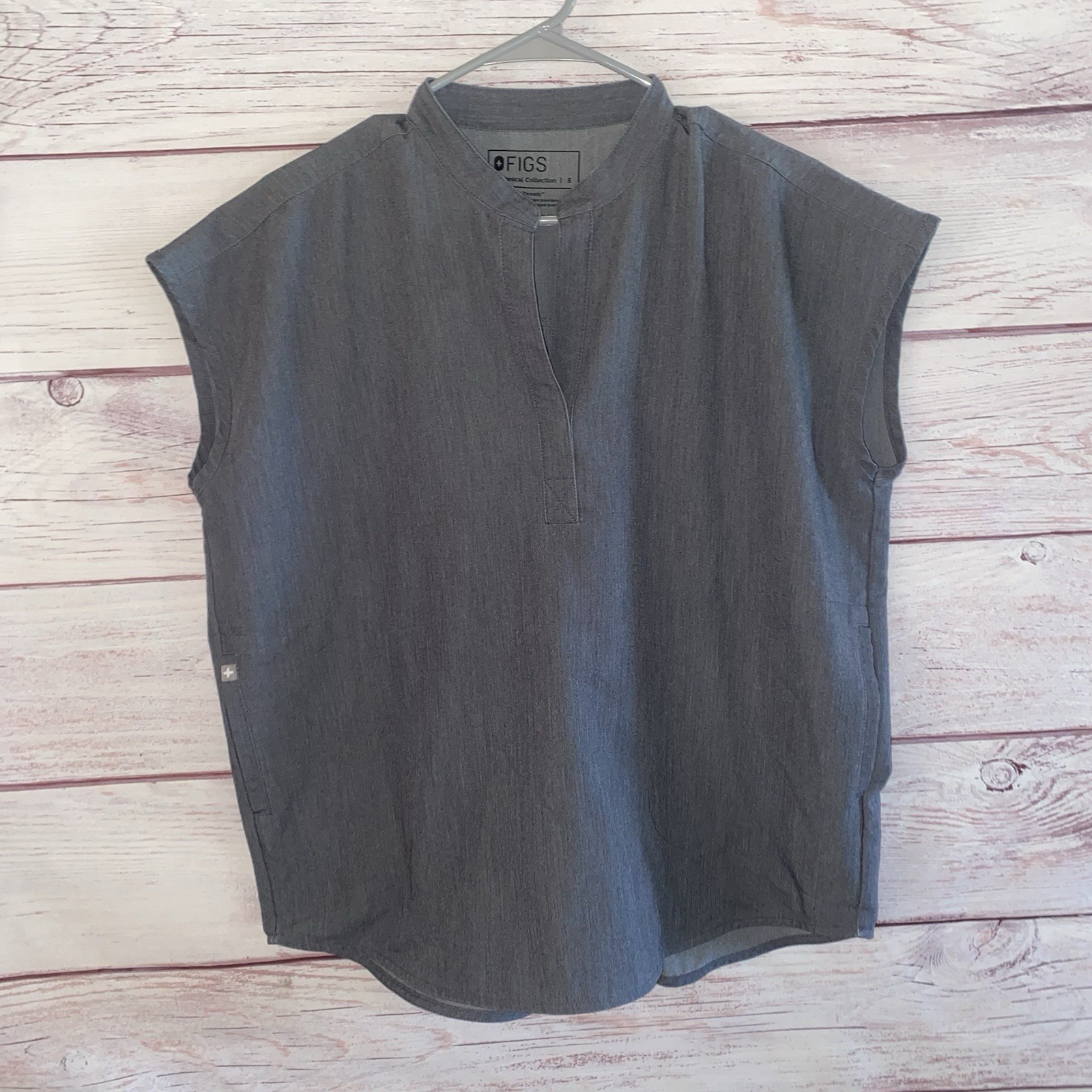 FIGS Rafaela Women’s Gray Oversized Scrub Top Small Technical Collection A10
