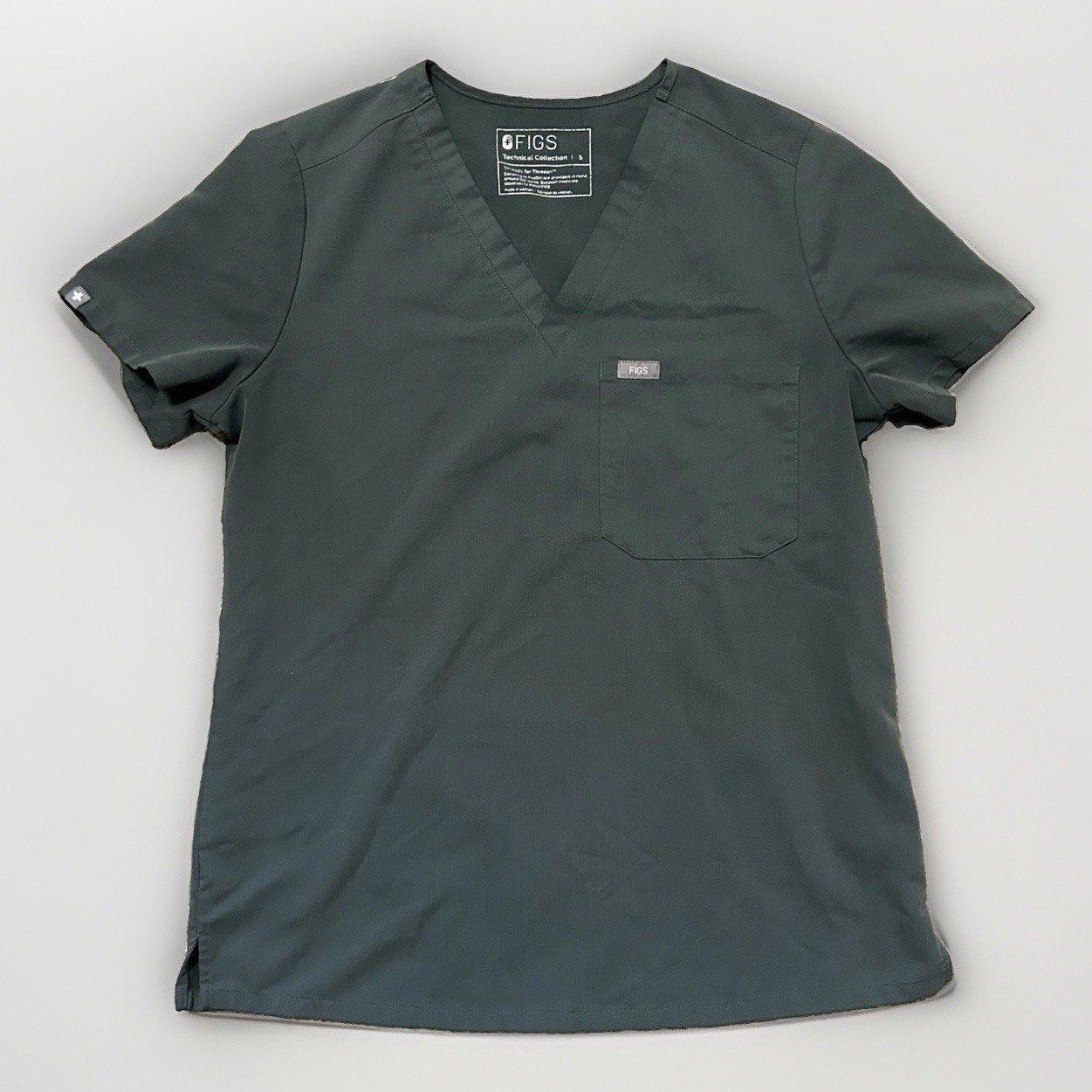 FIGS Technical Collection Catarina One-Pocket Scrub Top – Small – Moss (Green)