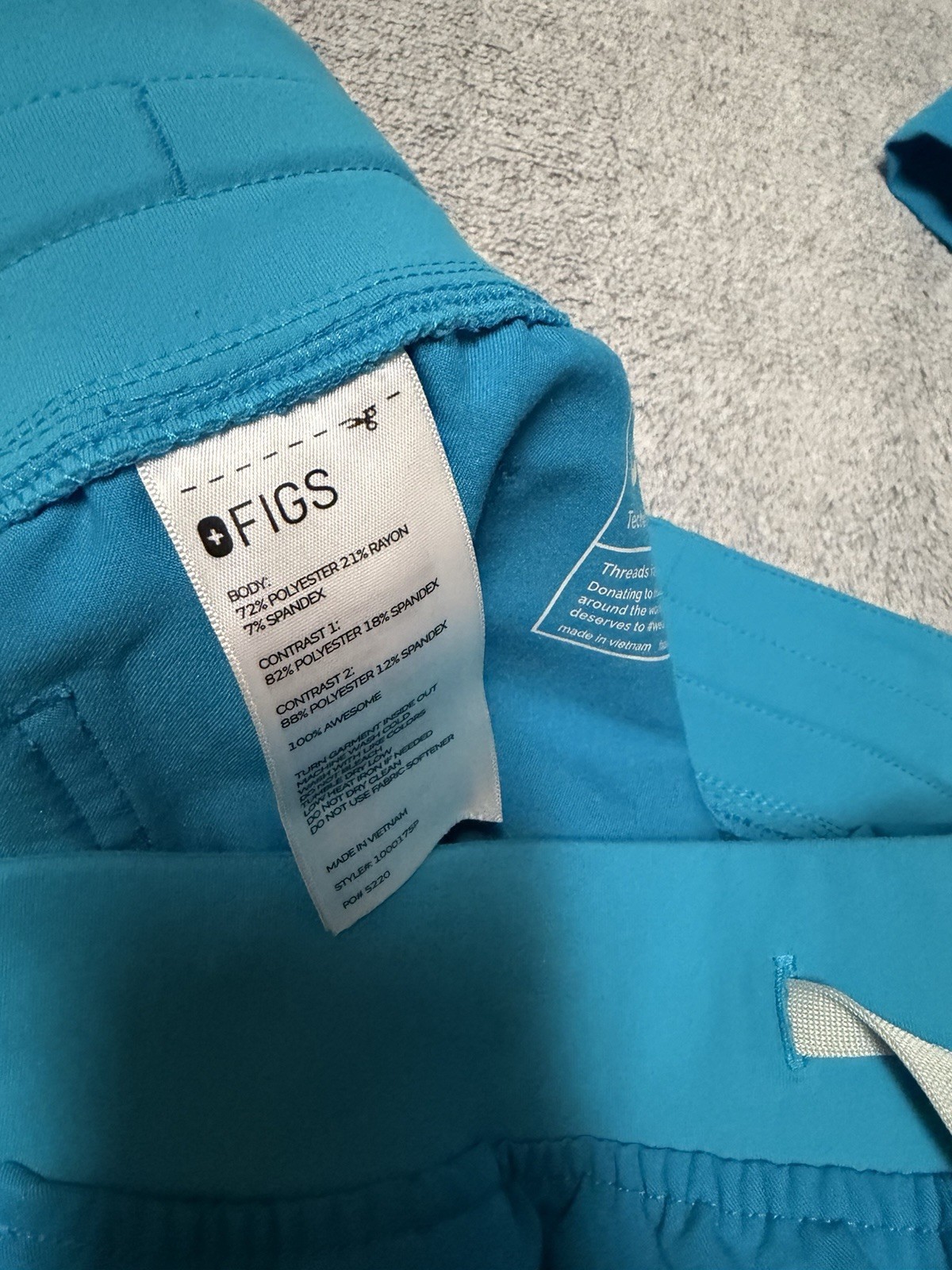 Figs Technical Collection V-Neck Scrub Set in Teal size large
