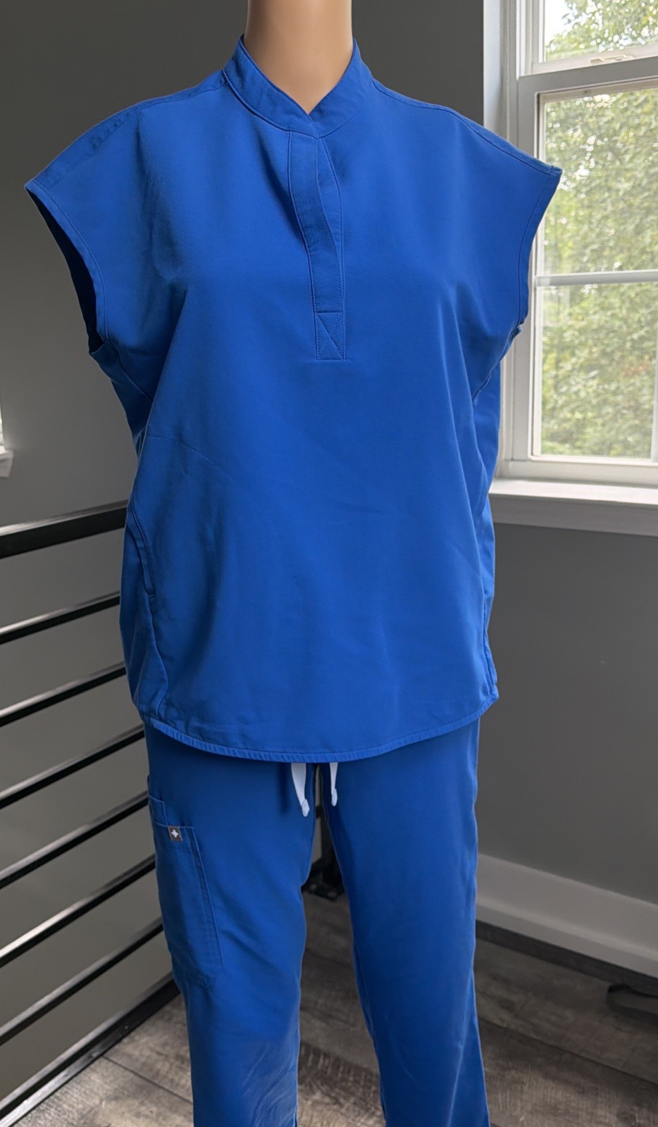 FIGS Technical Collection Women’s XXS/P Royal Blue Scrub Set (Top & Pants)