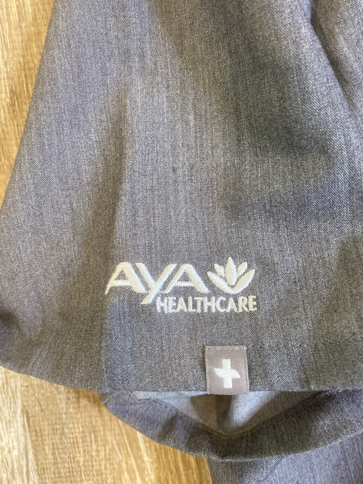 NEW FIGS Scrub Top Women XL Gray AYA Healthcare Logo NWT V Neck Short sleeve