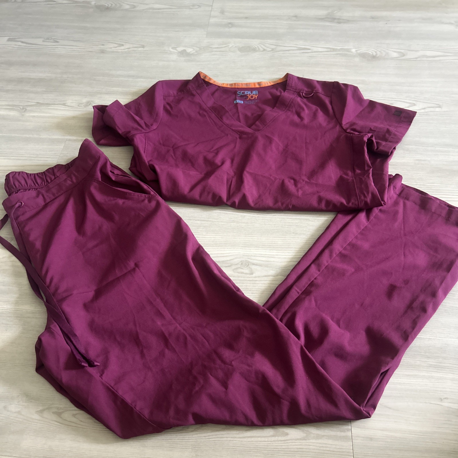 Scrub Joy Scrub Set Top Size XXS and Pants Size SM In Maroon Color
