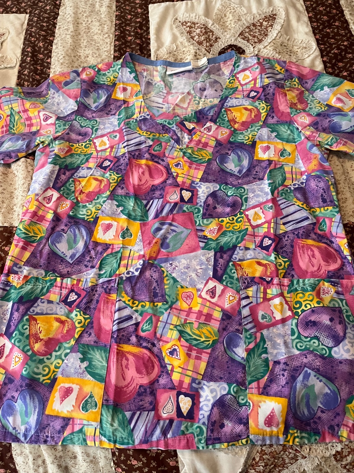Apple Life Women’s Nurse Scrub Top XS Purple Block Hearts Pattern