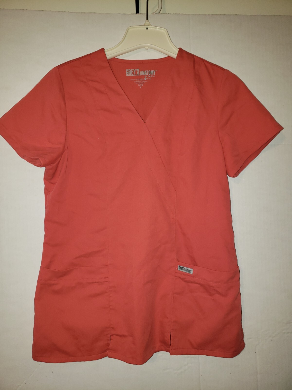 Grey’s Anatomy by BARCO Women’s V-Neck Short Sleeve Apricot Scrub Top Size Small