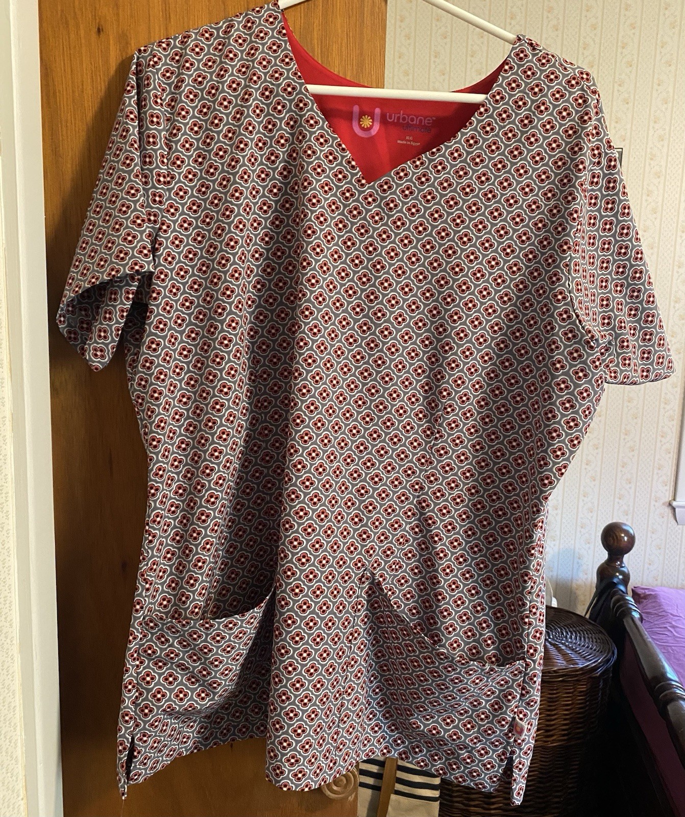 Urbane Ultimate Women’s Scrub Top Size XLG Red