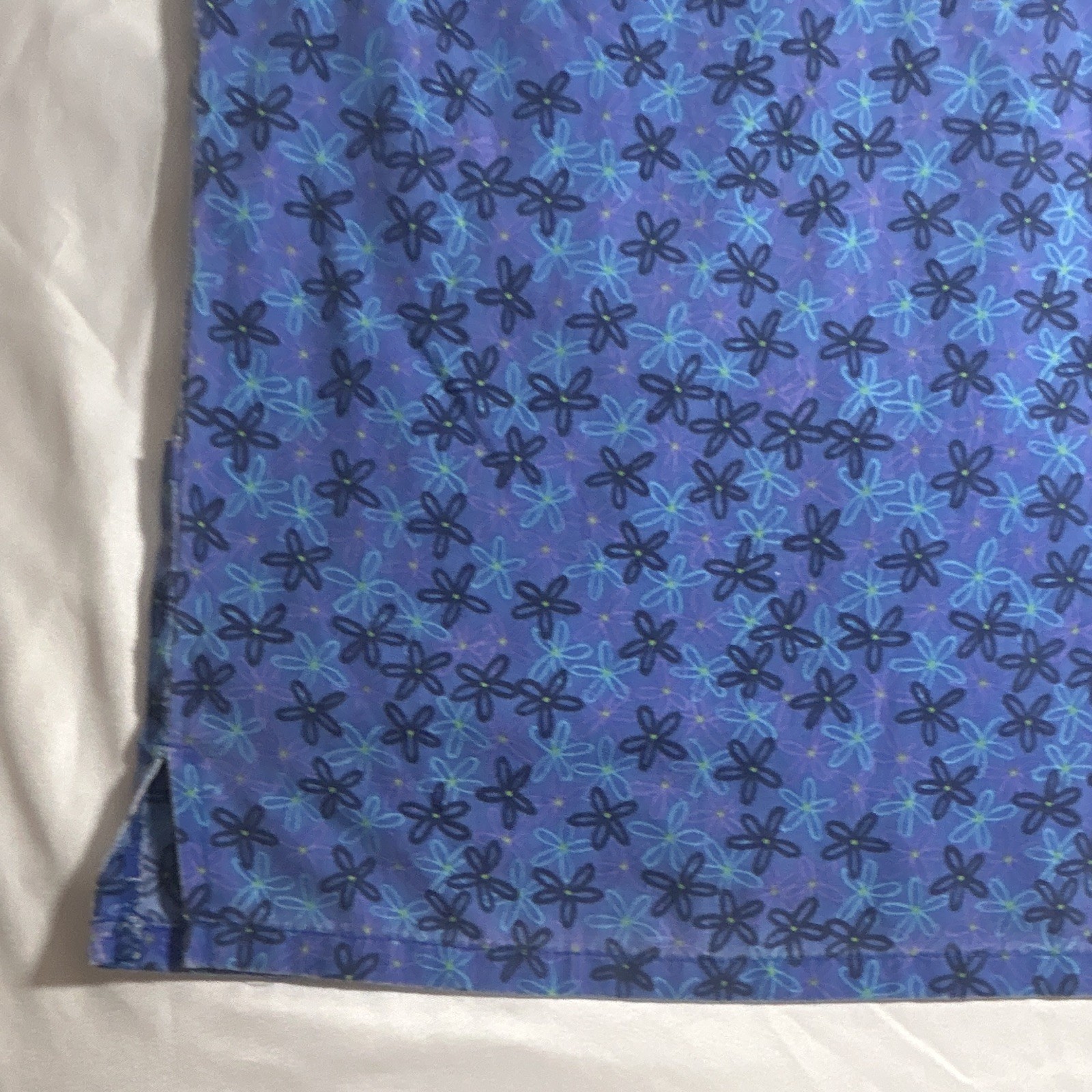 Med Gear Women’s V-Neck Scrub Top Blue Floral Print Short Sleeve 2-Pocket M 1091