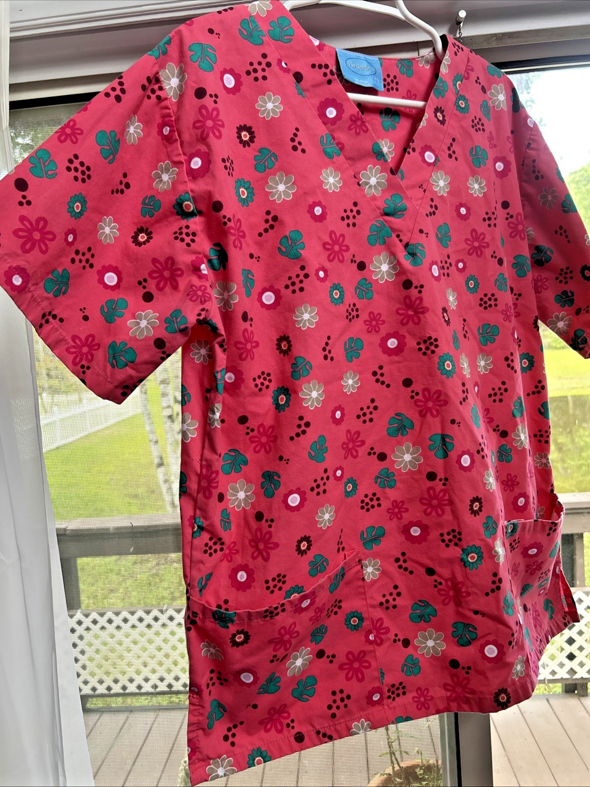 The Scrub Company Woman’s Scrub Top Pink Floral V-Neck With Pockets Size L