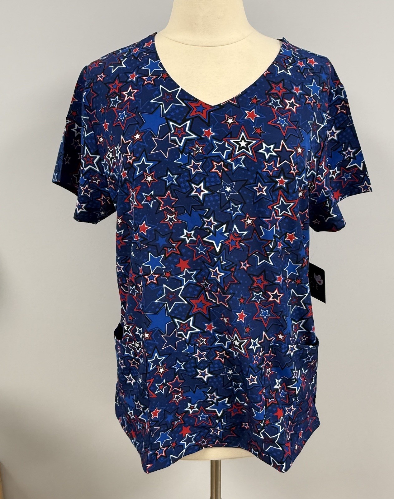 NWT Zoe + Chloe Scrub Top L Patriotic Stars 4th Of July Scrubs Nurse RN Uniform