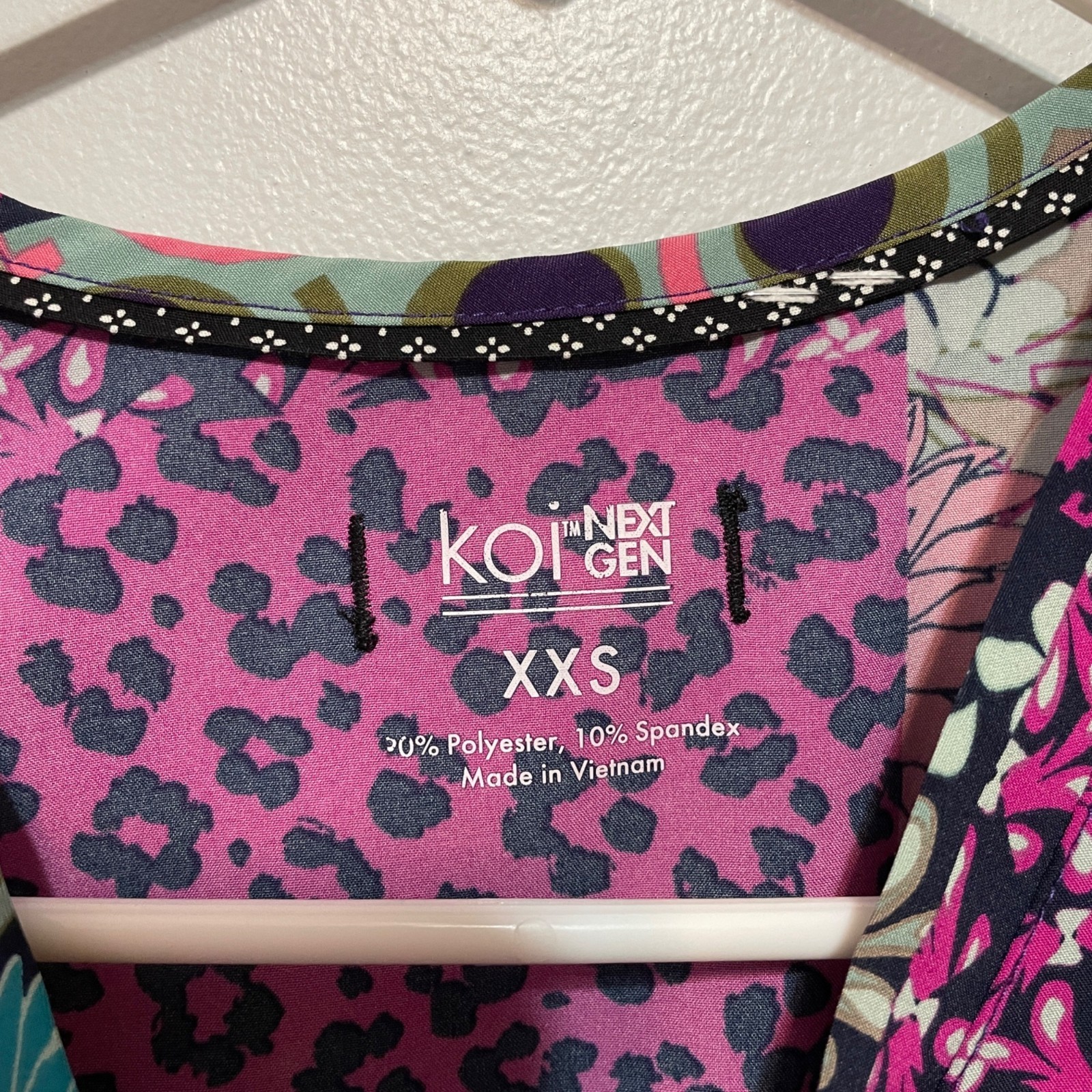 Koi Next Gen XXS Women’s Patchwork Print Scrub Top Polyester/Spandex Blend