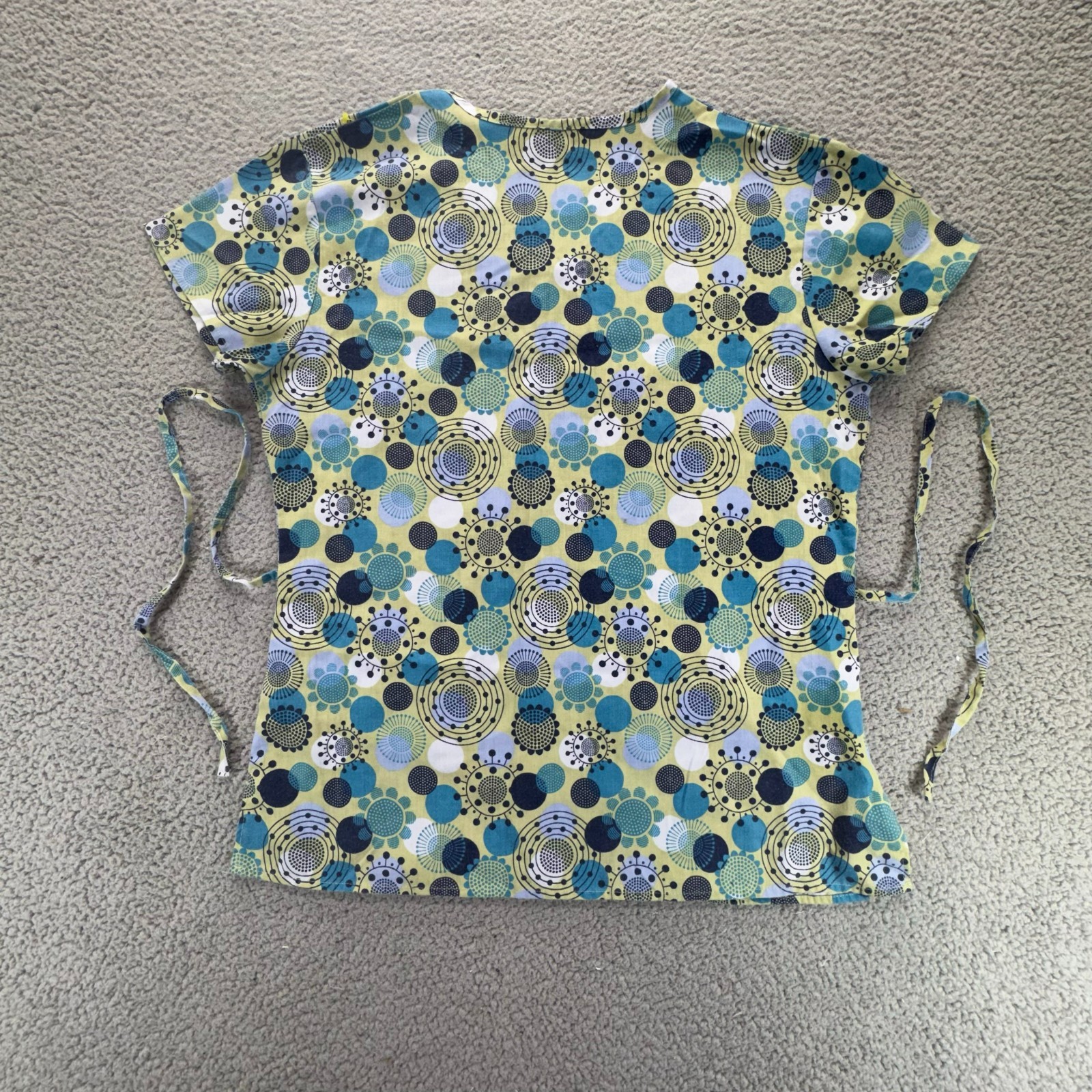 365 Work & Wear Women M Scrub Top Mock Wrap Green Blue Geometric Medical Uniform