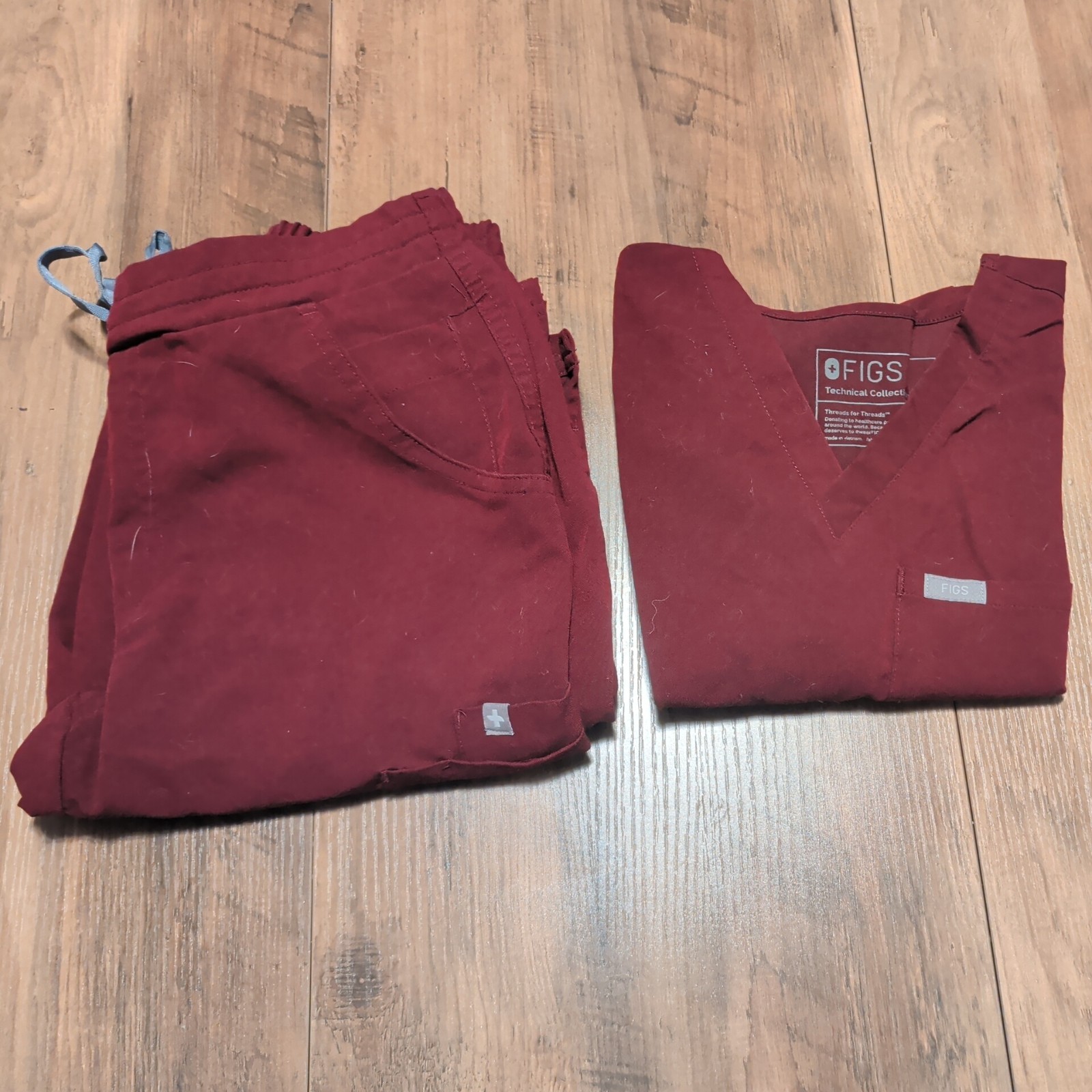 FIGS Technical Collection Scrub Set XXS Maroon Top & Pants