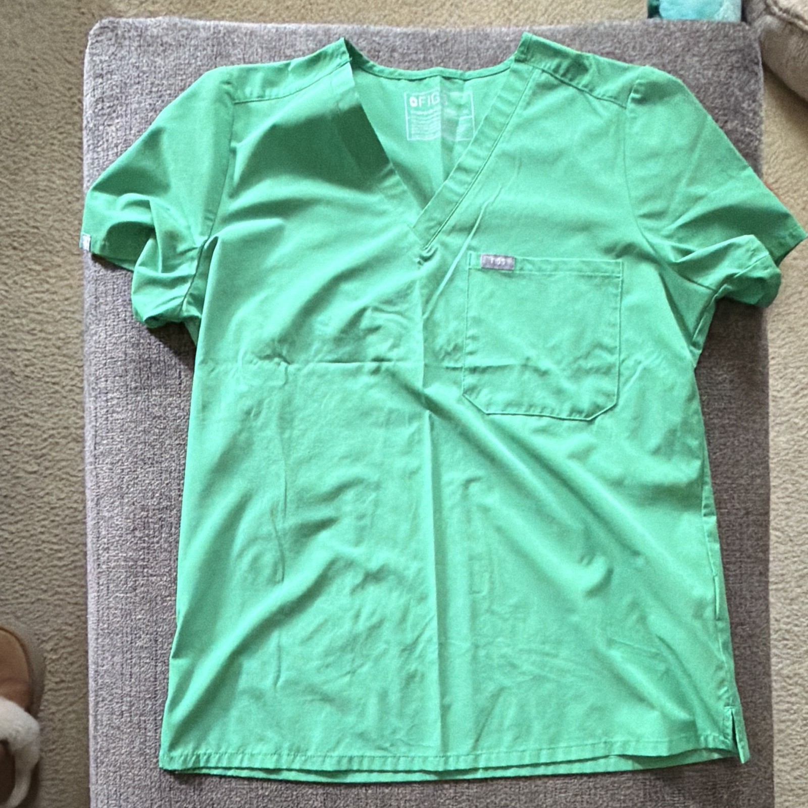FIGS Women’s Medical Scrub Set Green Solid Size M Knit Polyester Top & Pants