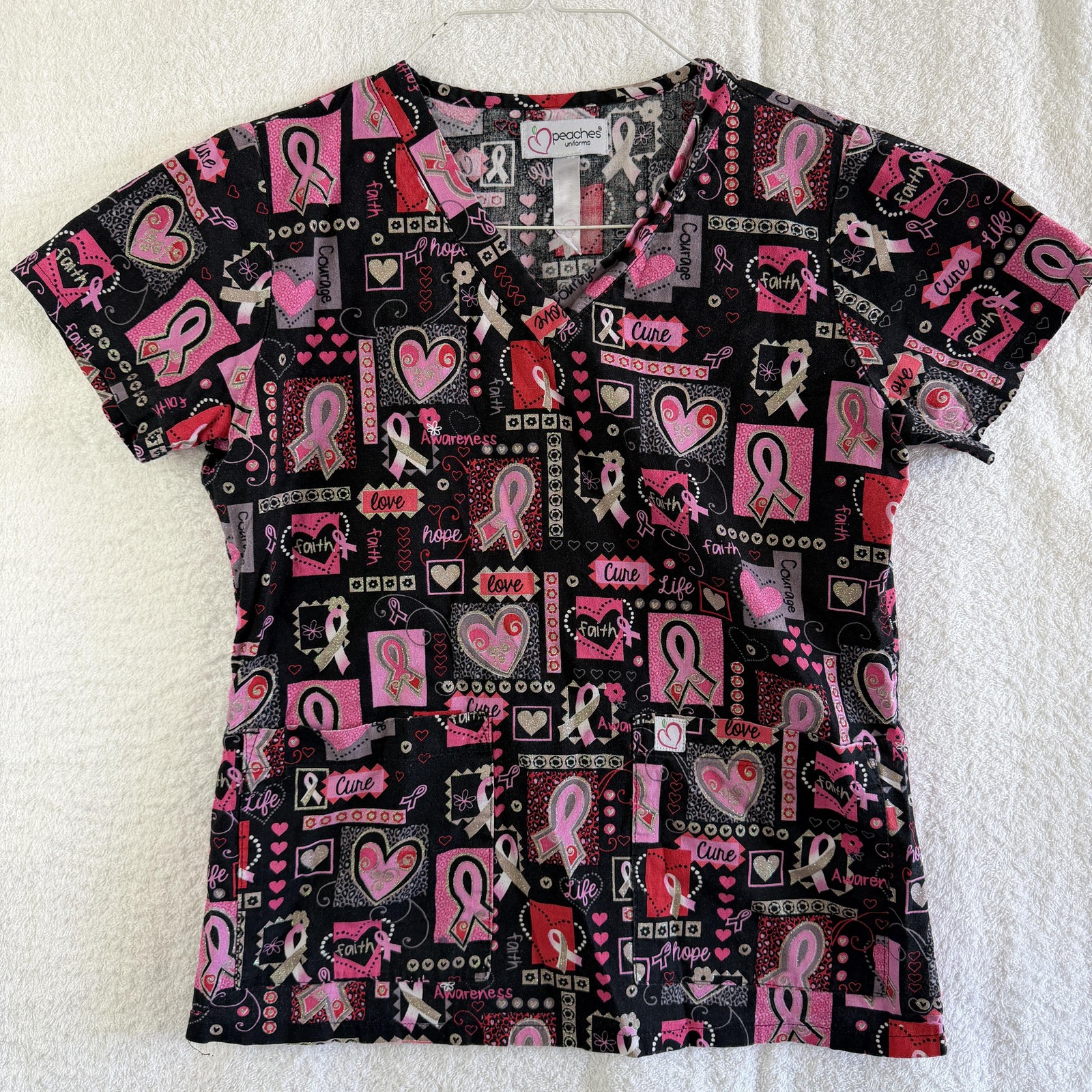 Peaches Uniforms Scrub Top Womens Medium Black Pink Ribbon Heart Print Awareness
