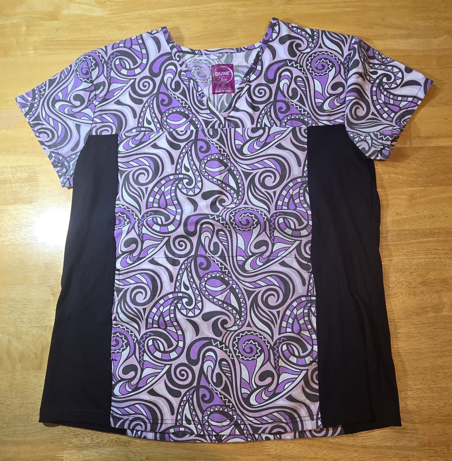 Divine Scrubs Top, MEDIUM, purple swirl, blk stretch panels.