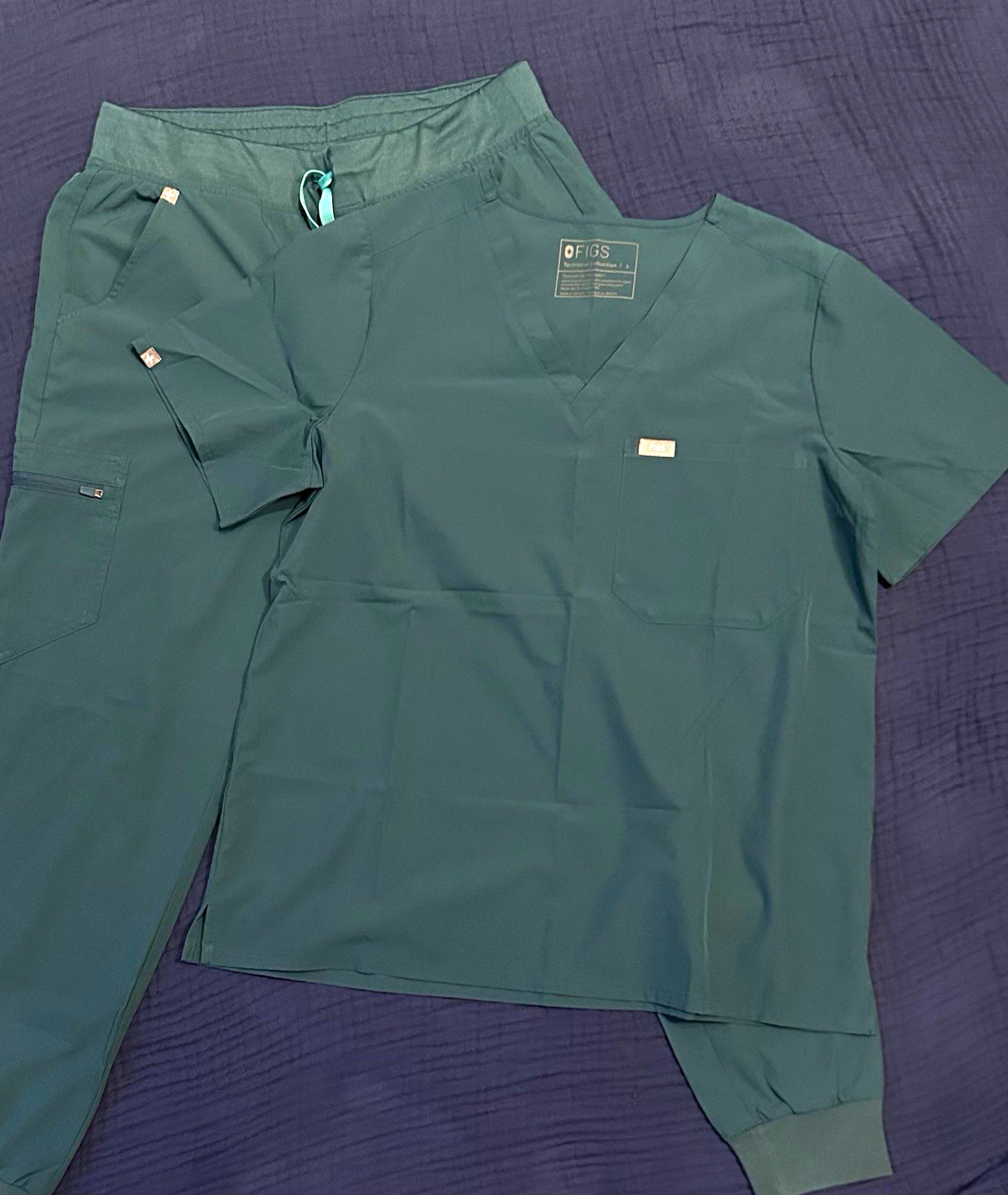 FIGS FreeX Women’s Caribbean Blue Scrub Caterina L Top & Zamora Pant Size M
