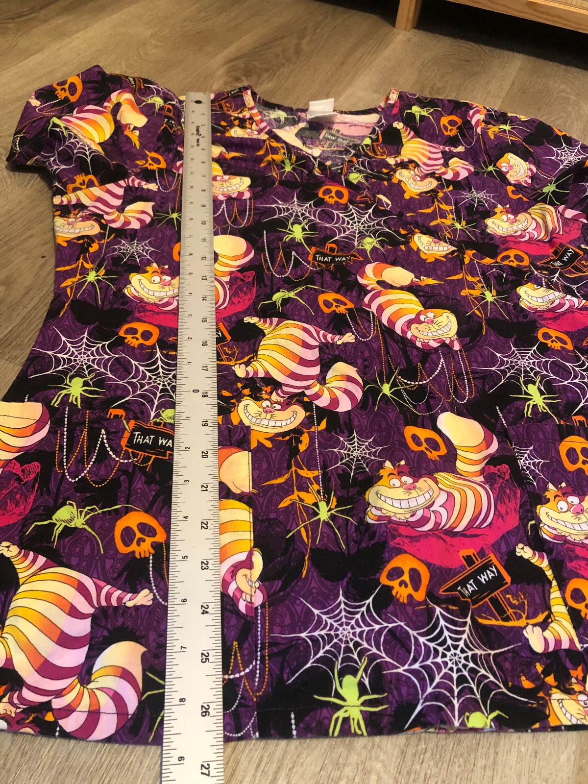 Scrubs Scrub Top Cartoon Disney Cheshire Cat Alice in Wonderland Vet Medium M