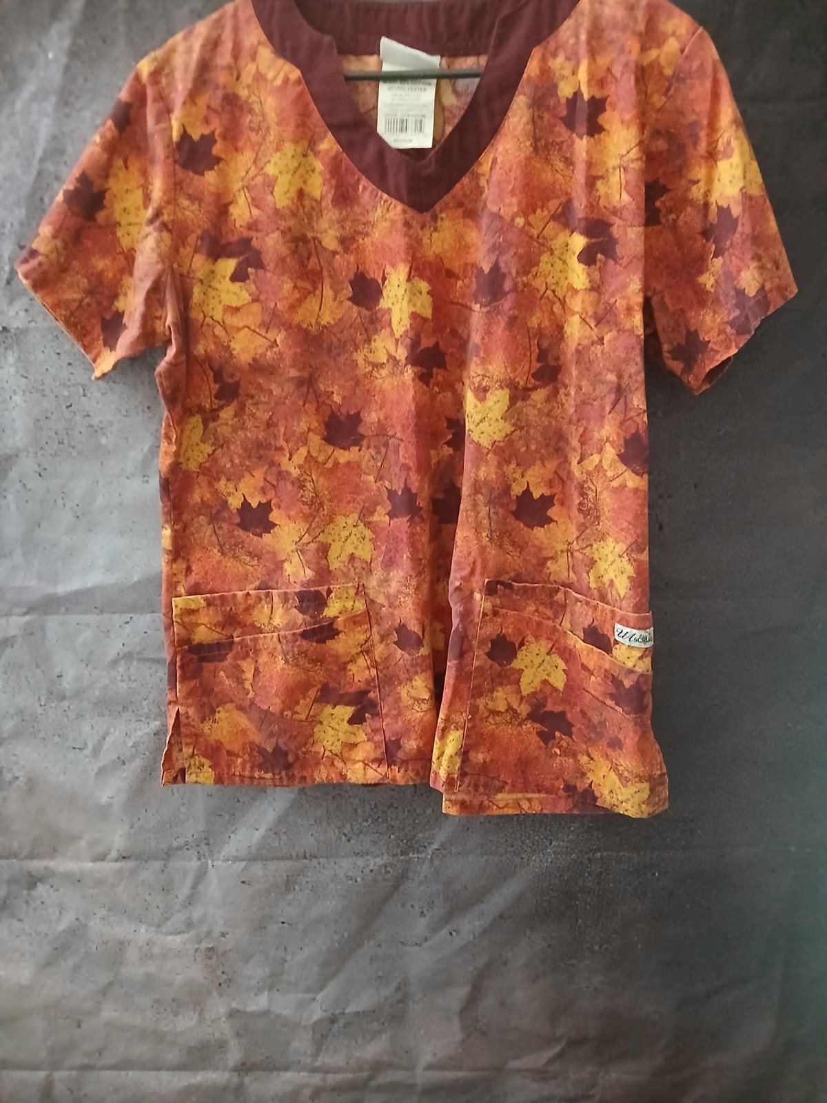 UA Scrubs Womens Top Size Medium Fall Leaf Motif