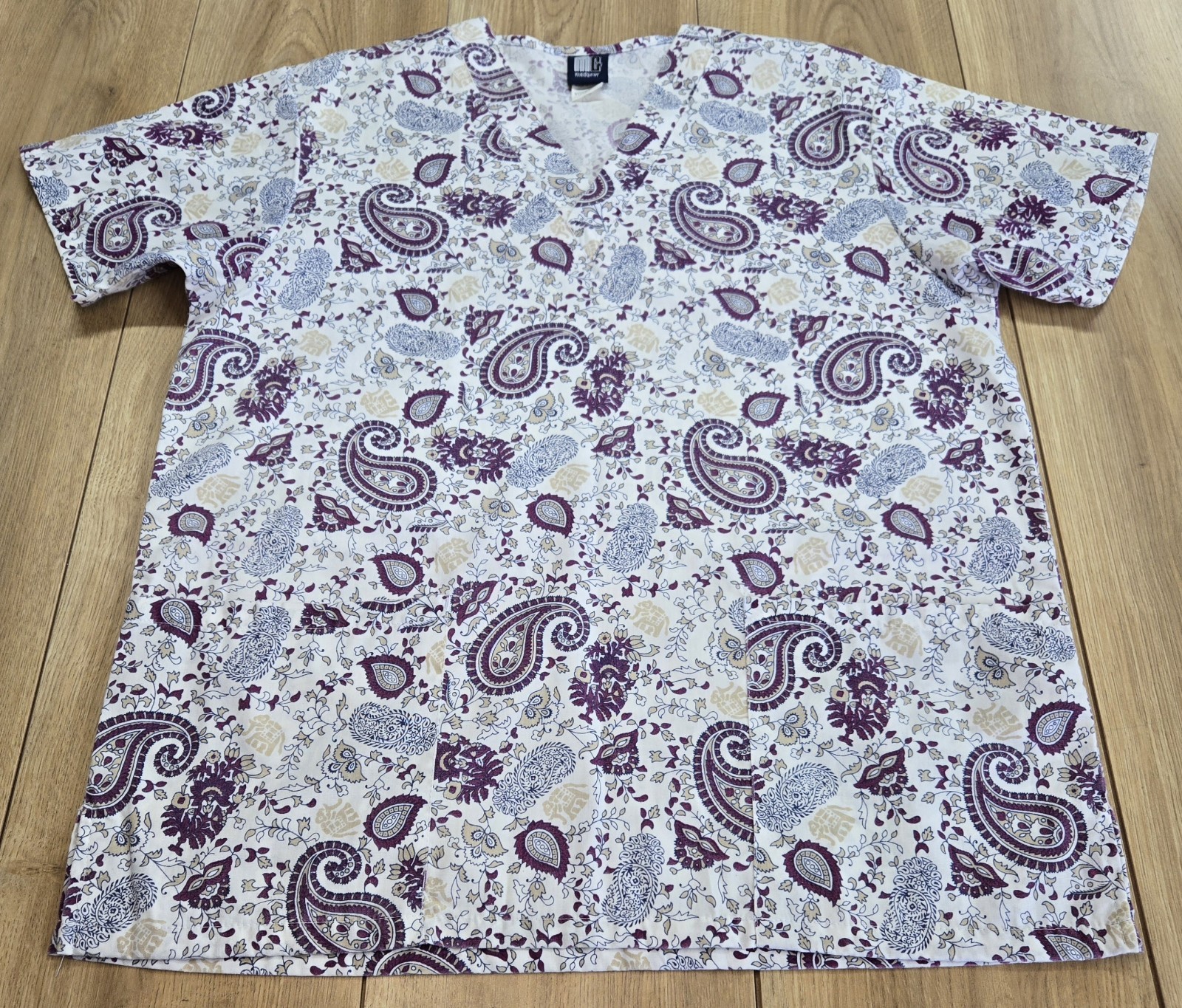 MG Medgear Scrub Top Womens Sz XS (Appears Larger), Paisley Pattern, Pockets