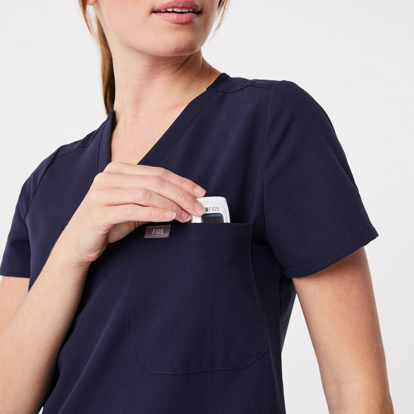 Figs Women’s Catarina One Pocket Scrub Top in Navy, Size Small
