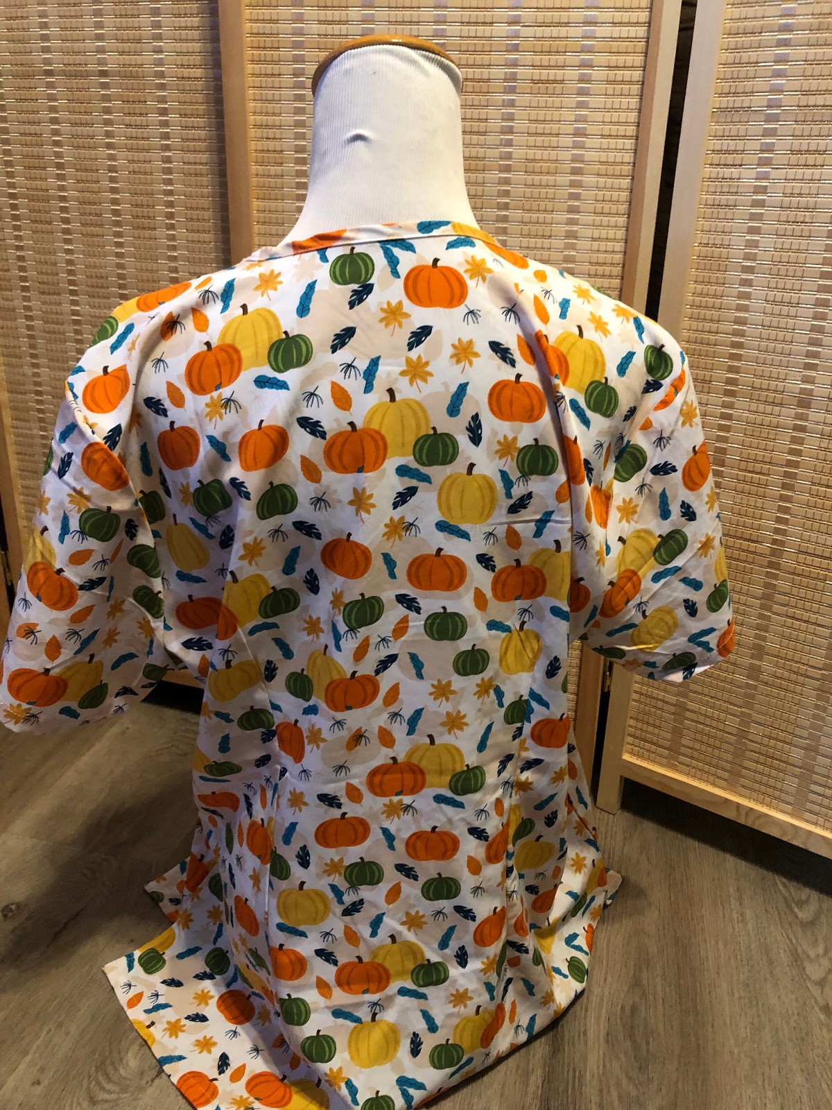 Divine Stretch Scrub Scrubs Top Cartoon Subtle Halloween Pumpkins Pumpkin XL 561