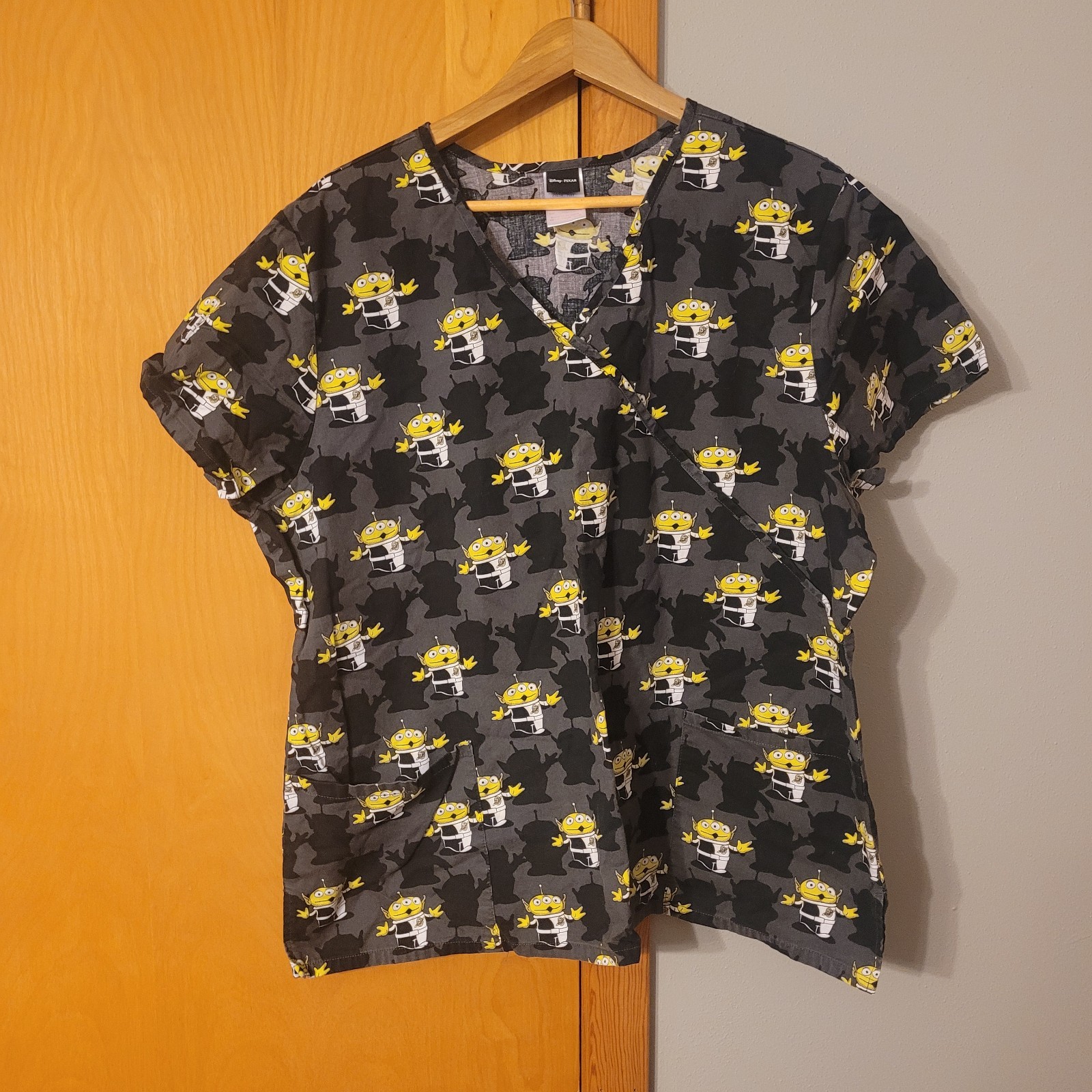 Disney Pixar Toy Story Alien Scrub Top Short Sleeve Women’s Size 2XL