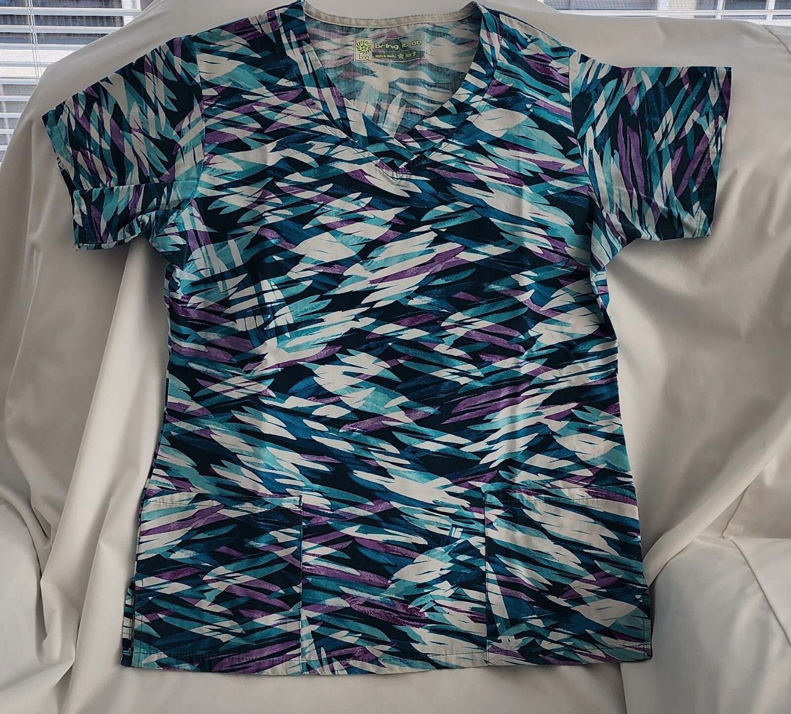 Bio Bring It On Womens Scrub Top Sz S Medical Vet Tech Nurse Geometric Colorful