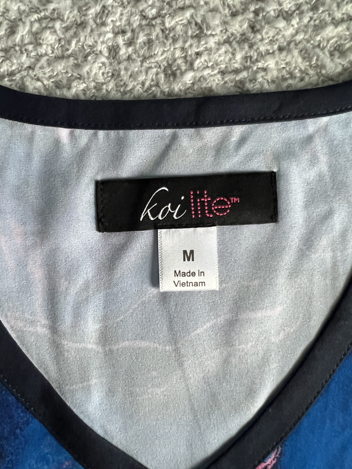 Koi Lite Scrub Top Women’s Sz Medium Blue Marbulous Pinks Marble Stretch Nursing