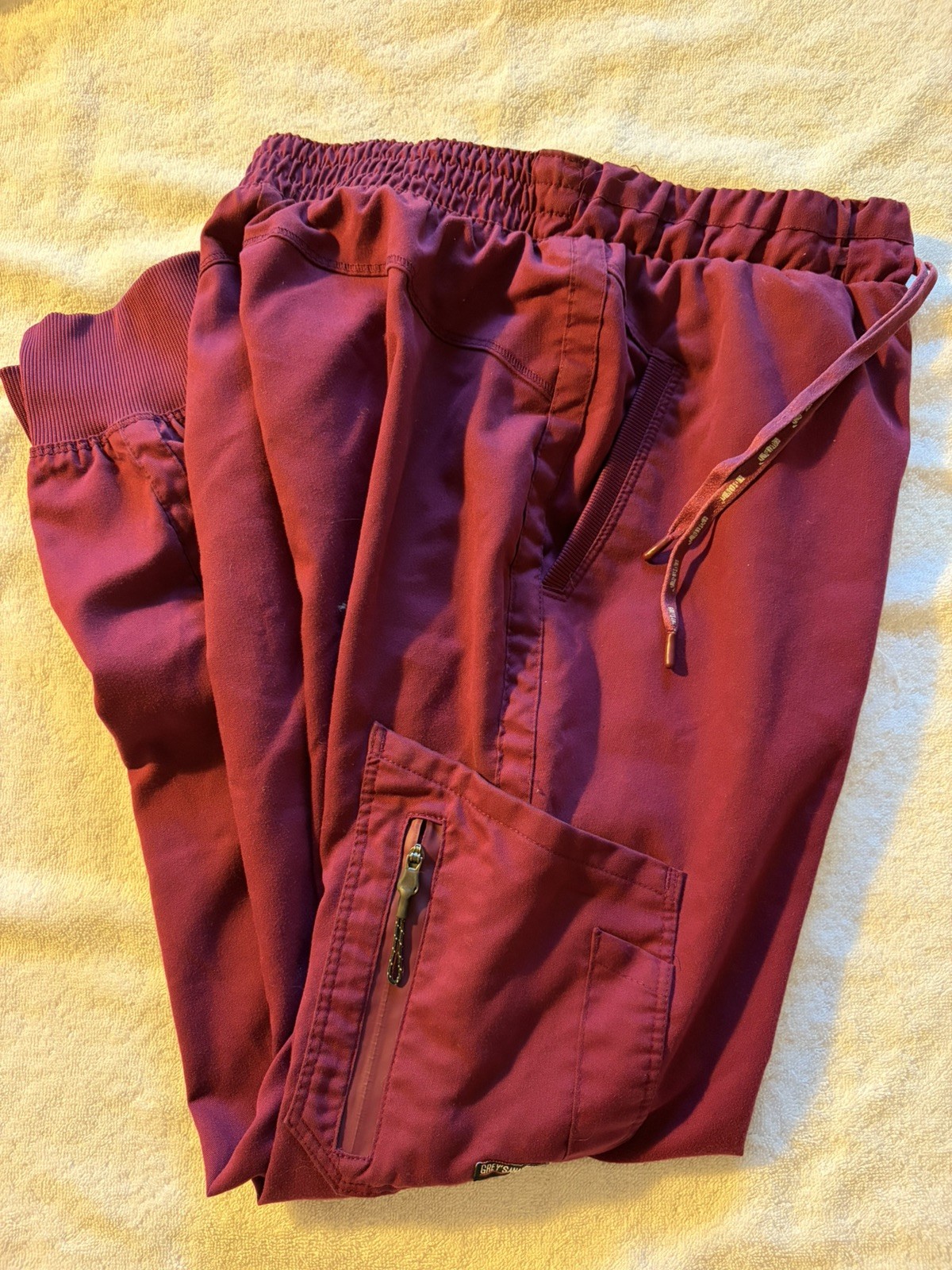 Barco Womens Joggers Pants Greys Anatomy SMALL Maroon Spandex Stretch