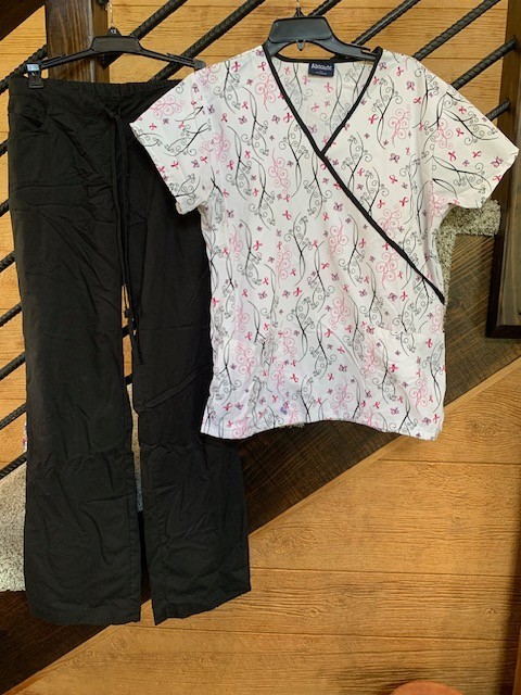 Women’s Scrub Set (Grey’s Anatomy XS Black Pants- Absolute M Top Black White)