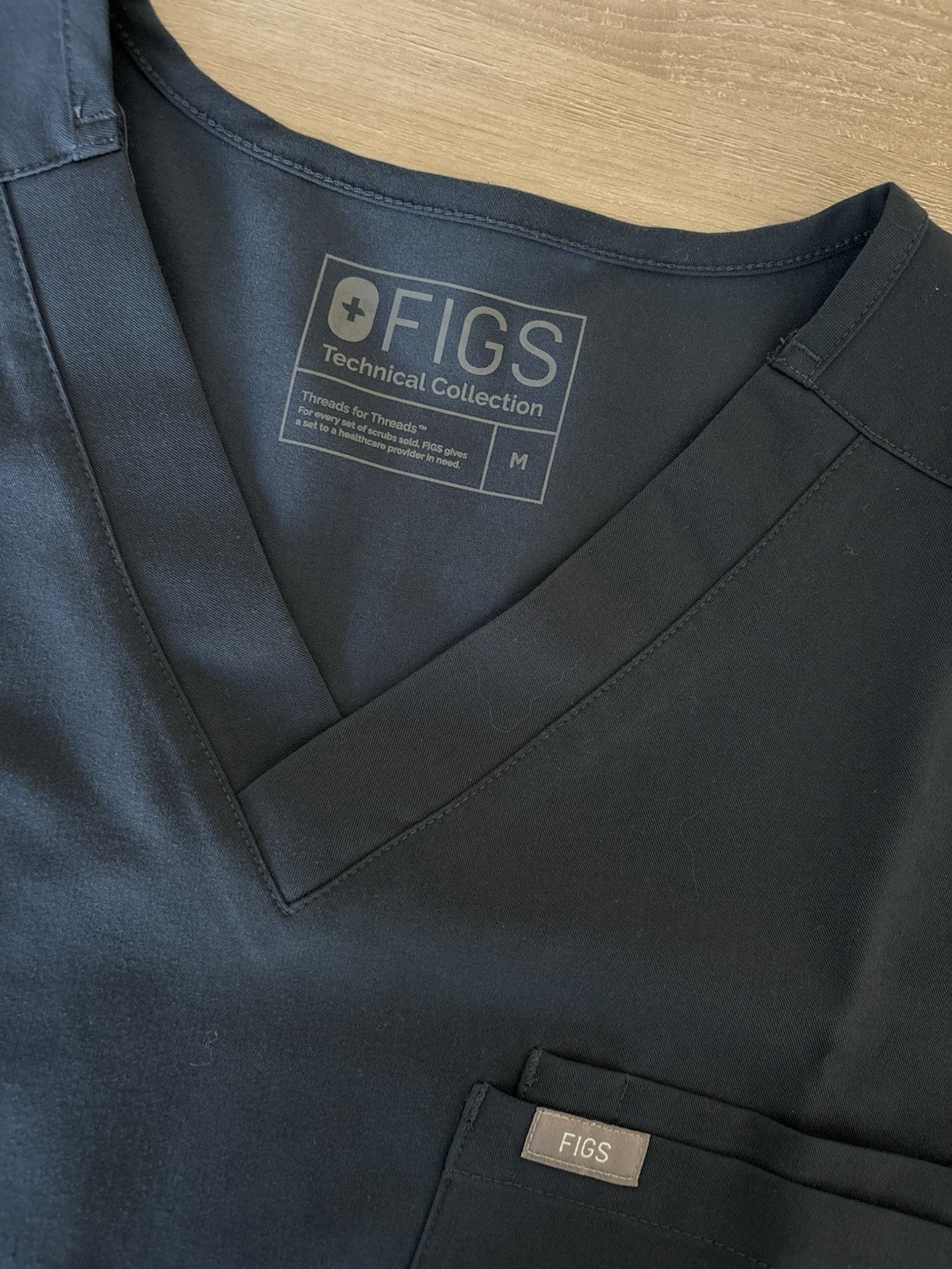 Figs Men’s Medium Double Pocket V-Neck Scrub Top Medical Spa Clinic Utility