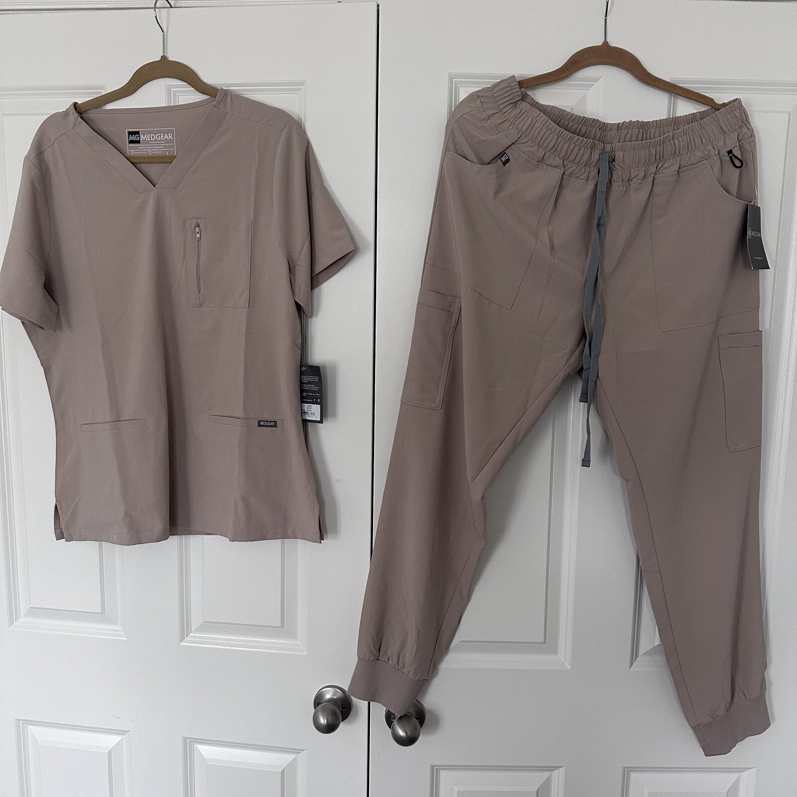 Medgear Women’s Stretch Scrub Set – Zip Pocket Top & Knit Rib Cuff Jogger Pants