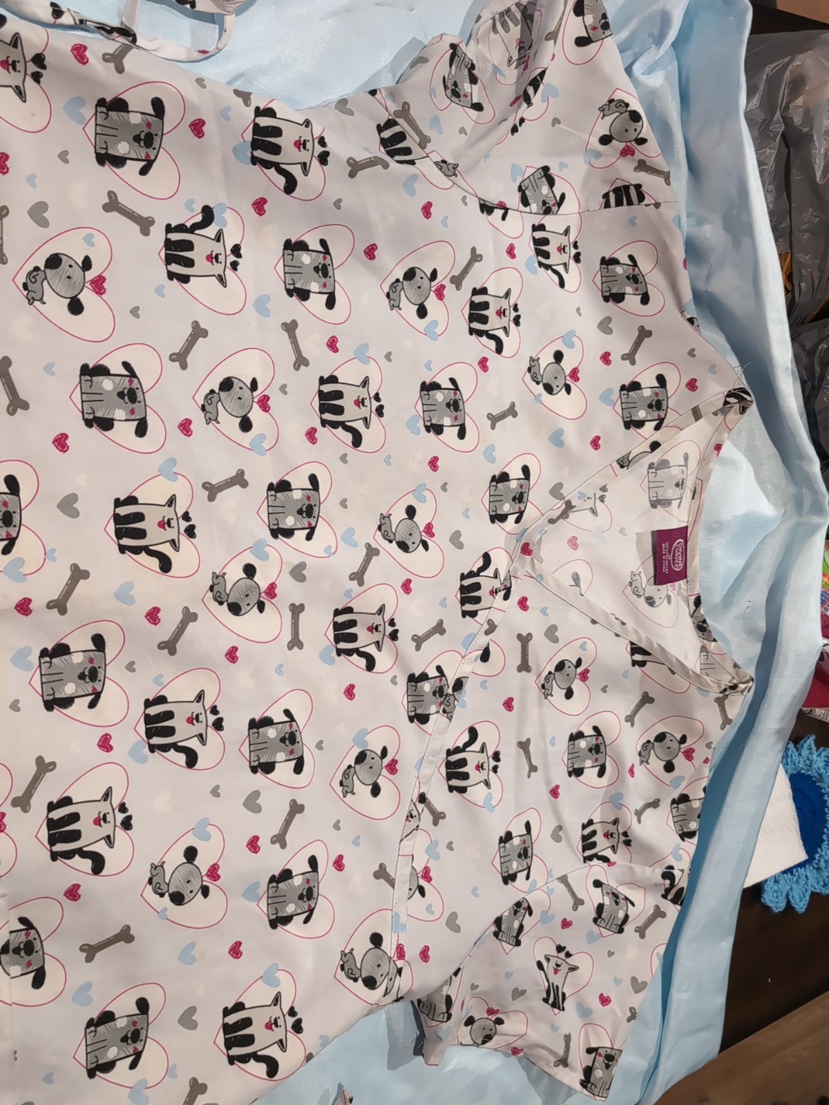 Divine Curves Scrub Top Short Sleeve Size XL Dogs Puppies Vet Bones Love Hearts