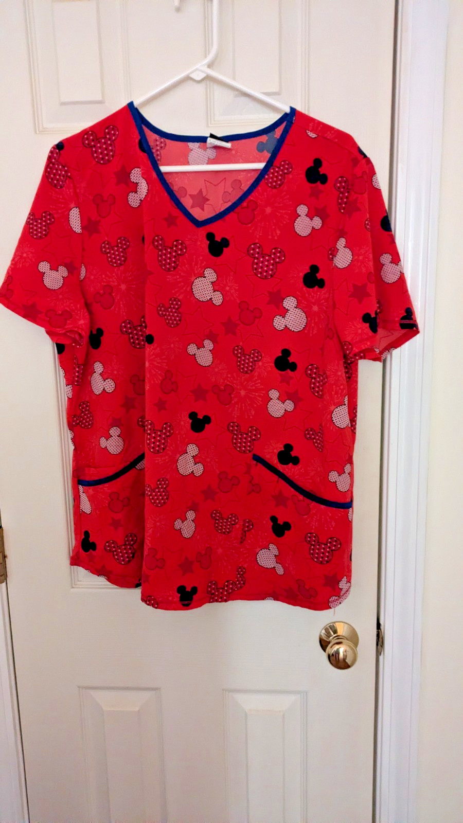 Disney Medical Scrub Top, XL (chest 48), V-neck, Poly & Spandex, VG Condition