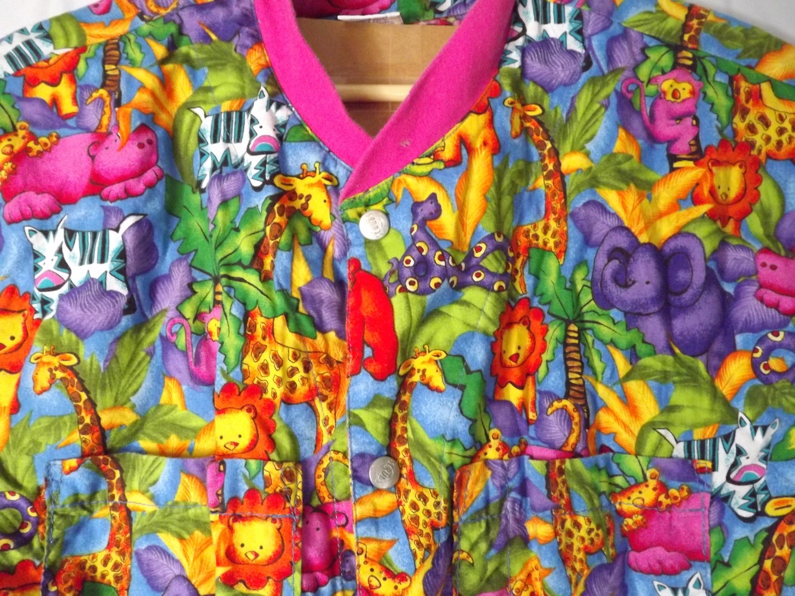 Scrubs Jungle Animals Lions Zebras Elephants Tigers Parrots Giraffe Size Medium