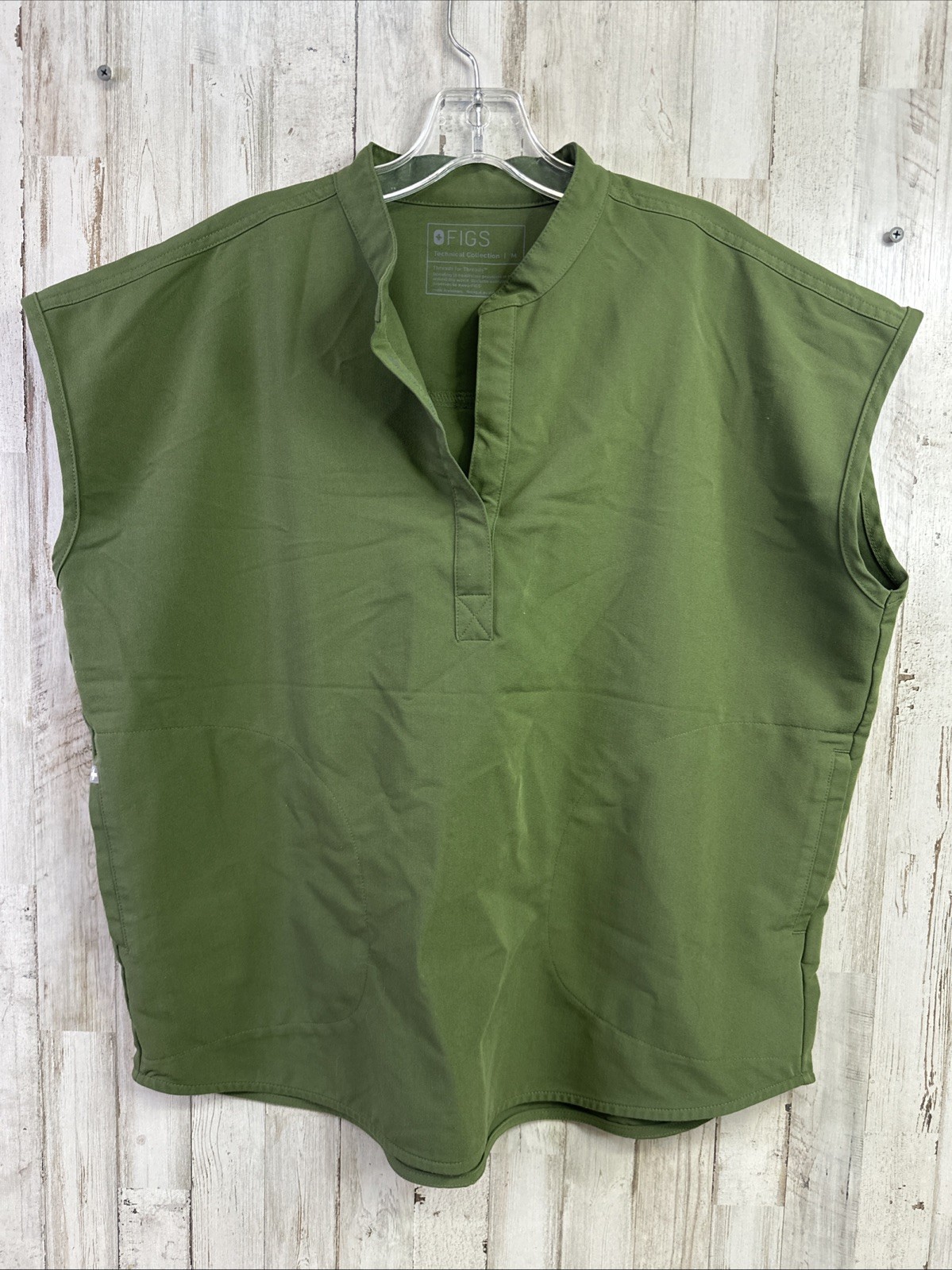 FIGS Women’s M Rafaela Oversized Scrub Top Pockets Mandarin Collar, Light Green