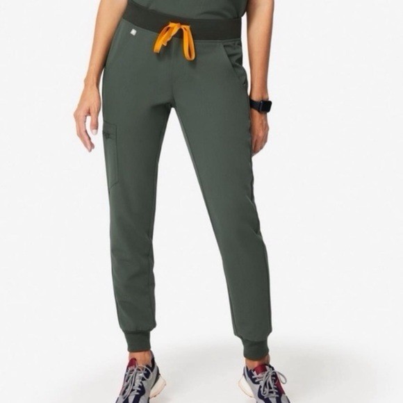 FIGS Zamora Jogger Scrub Pants Women M Moss Green NWT Medicine Medical Nursing