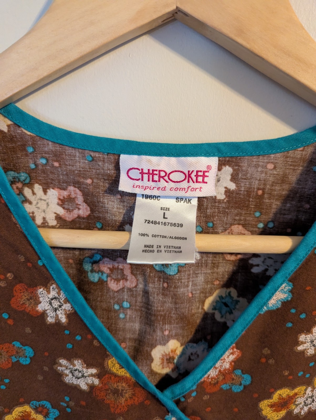 Cherokee Scrub Top Medical Uniform Women’s V Neck Tie Back Brown Flower Large