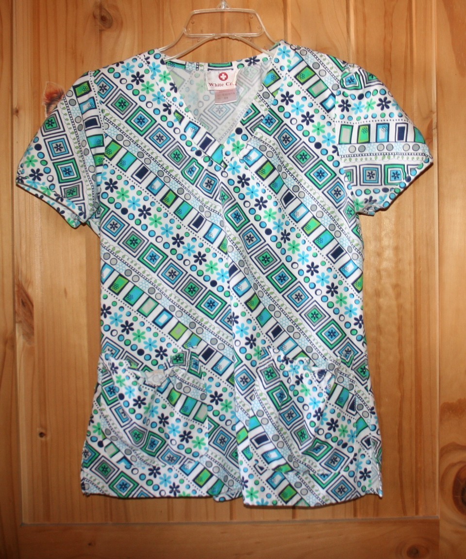 White Cross Brand Scrub Top Pockets Size: XS pretty bright print ruffled pockets